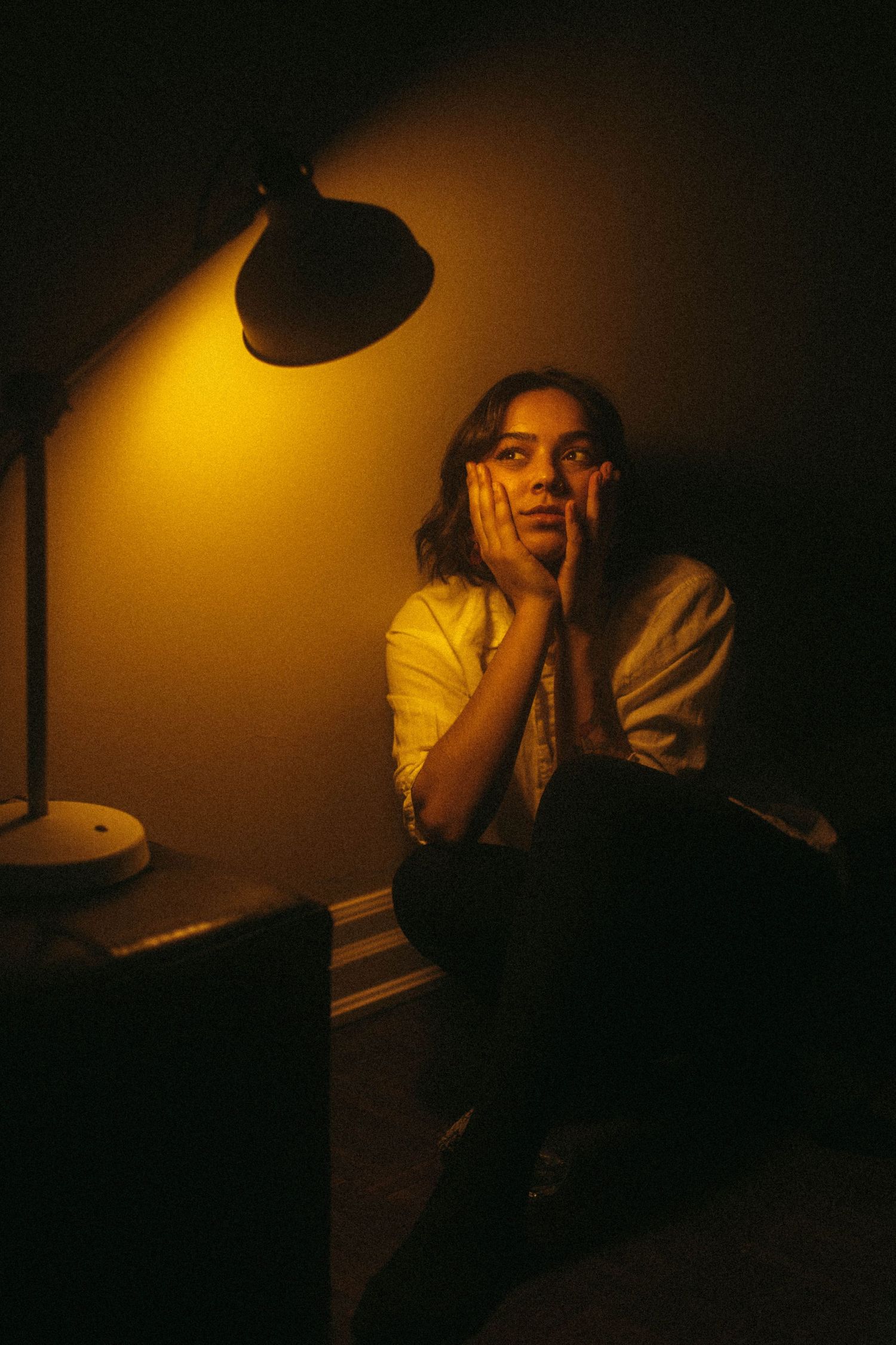 Portrait of Jaqueline Silva, a Brazilian-Canadian Toronto-based intimate wedding and portrait photographer and visual artist.