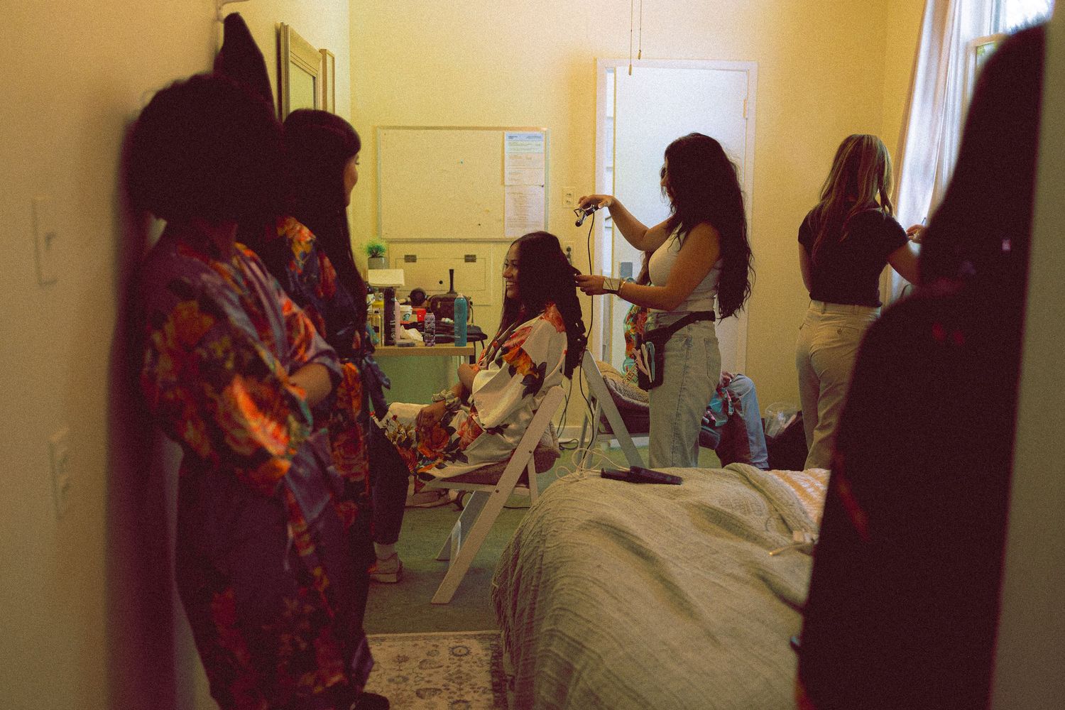 bridal party getting ready on Toronto Island