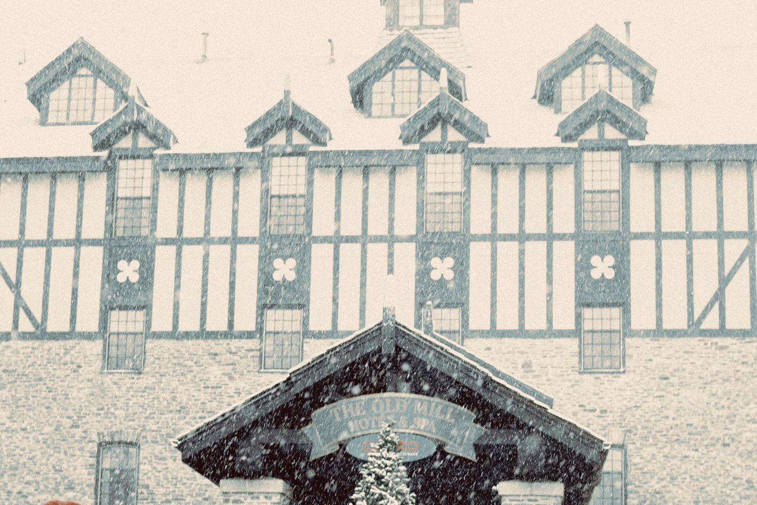 Early-winter wedding at Old Mill Toronto fall wedding