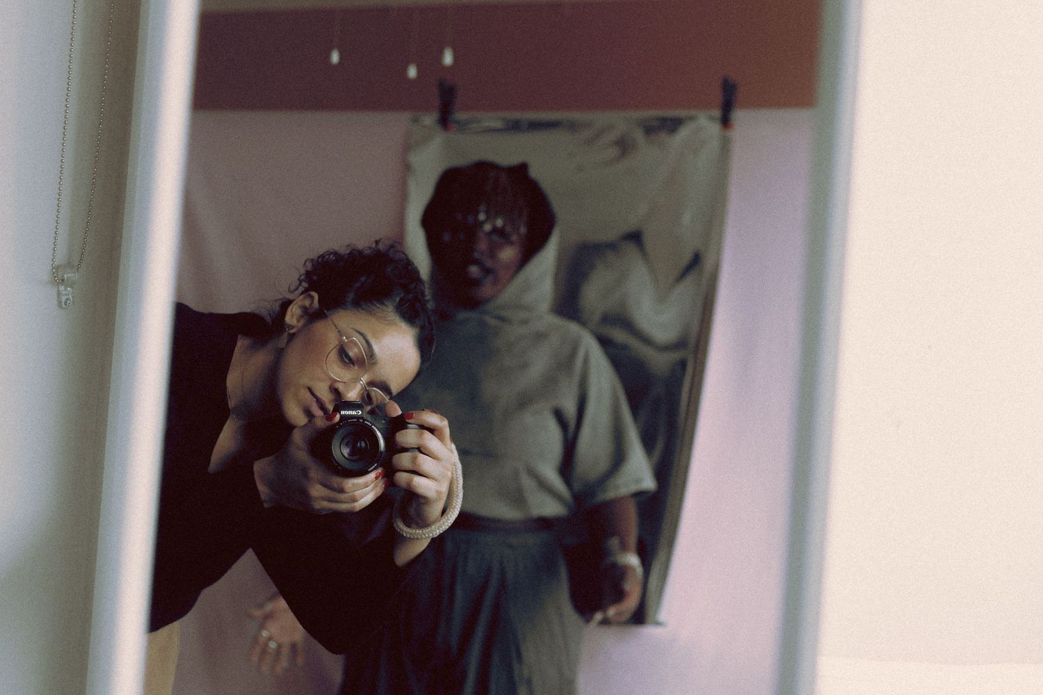 Portrait of Jaqueline Silva, a Brazilian-Canadian Toronto-based intimate wedding and portrait photographer and visual artist.