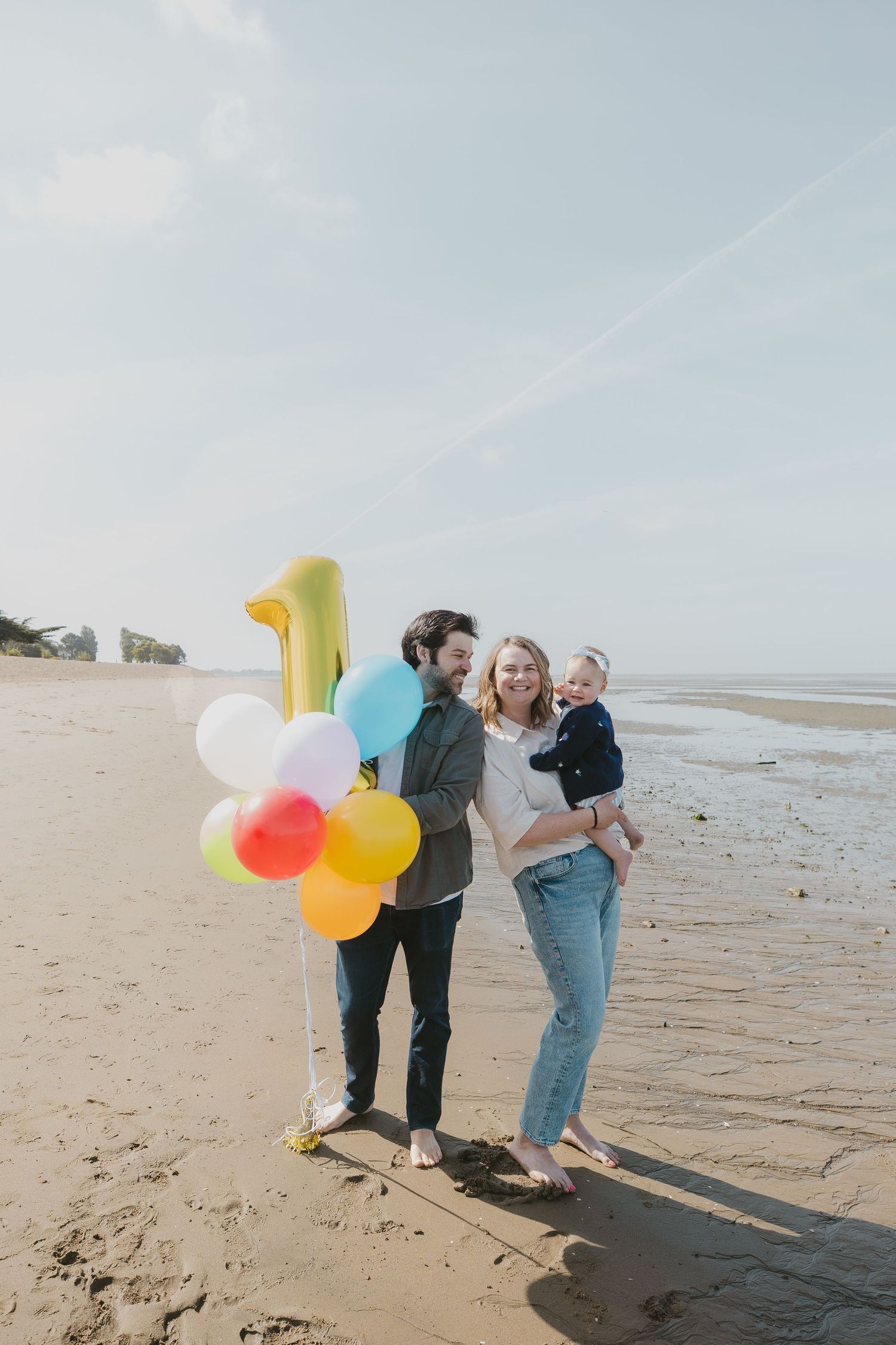 Family photos on the beach in Alamdea
