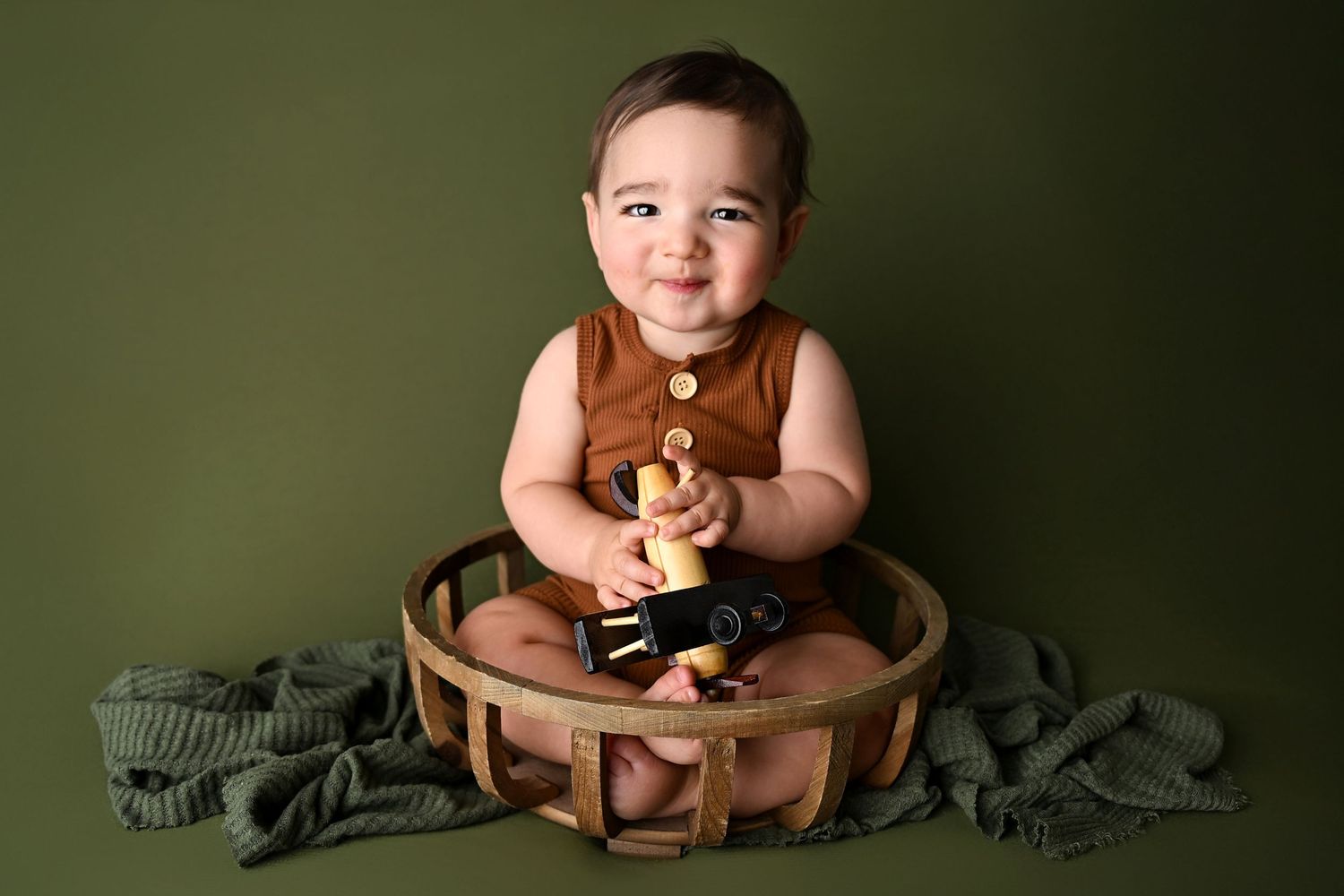 Sitter Session Milestone photo of baby boy on green background sitting in a bowl at Tempe Arizona Portrait Photographer Studio