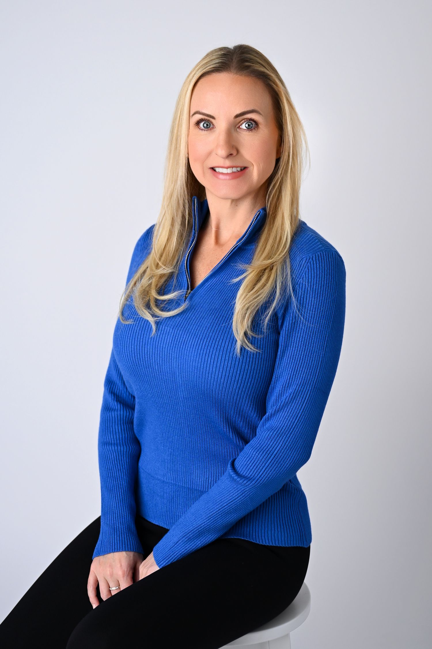 High end all white luxury photography session in arizona for  fast affordable actor model business headshot