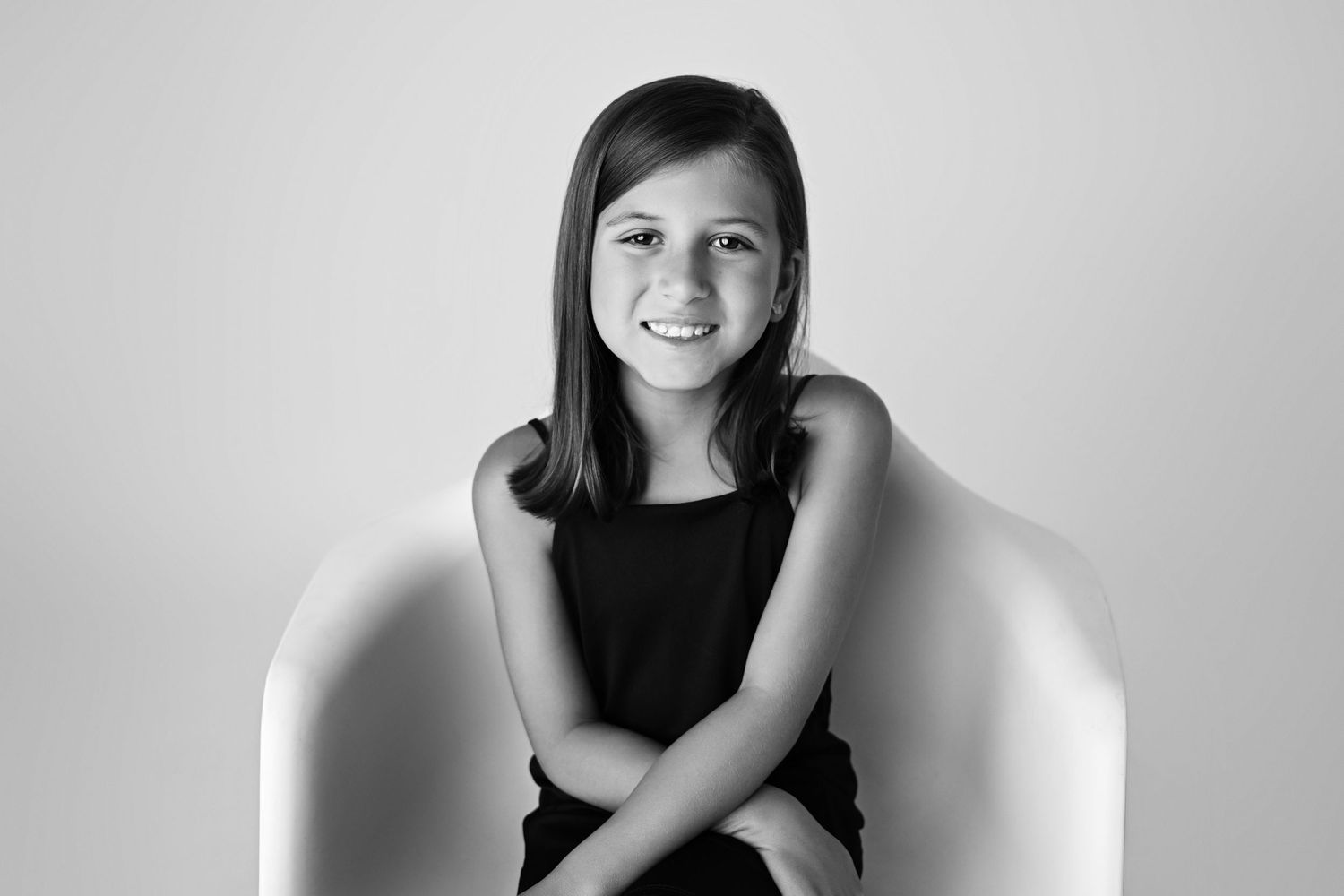 Black and White personality Mini session all white pure smiling photoshoot