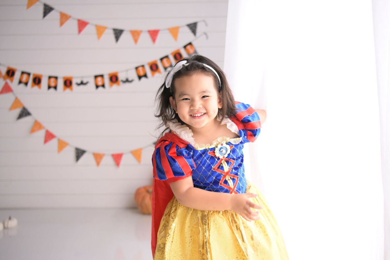 Candid Tempe Arizona Natural Light studio Photography in Phoenix Snow White Disney Costume Halloween Minis