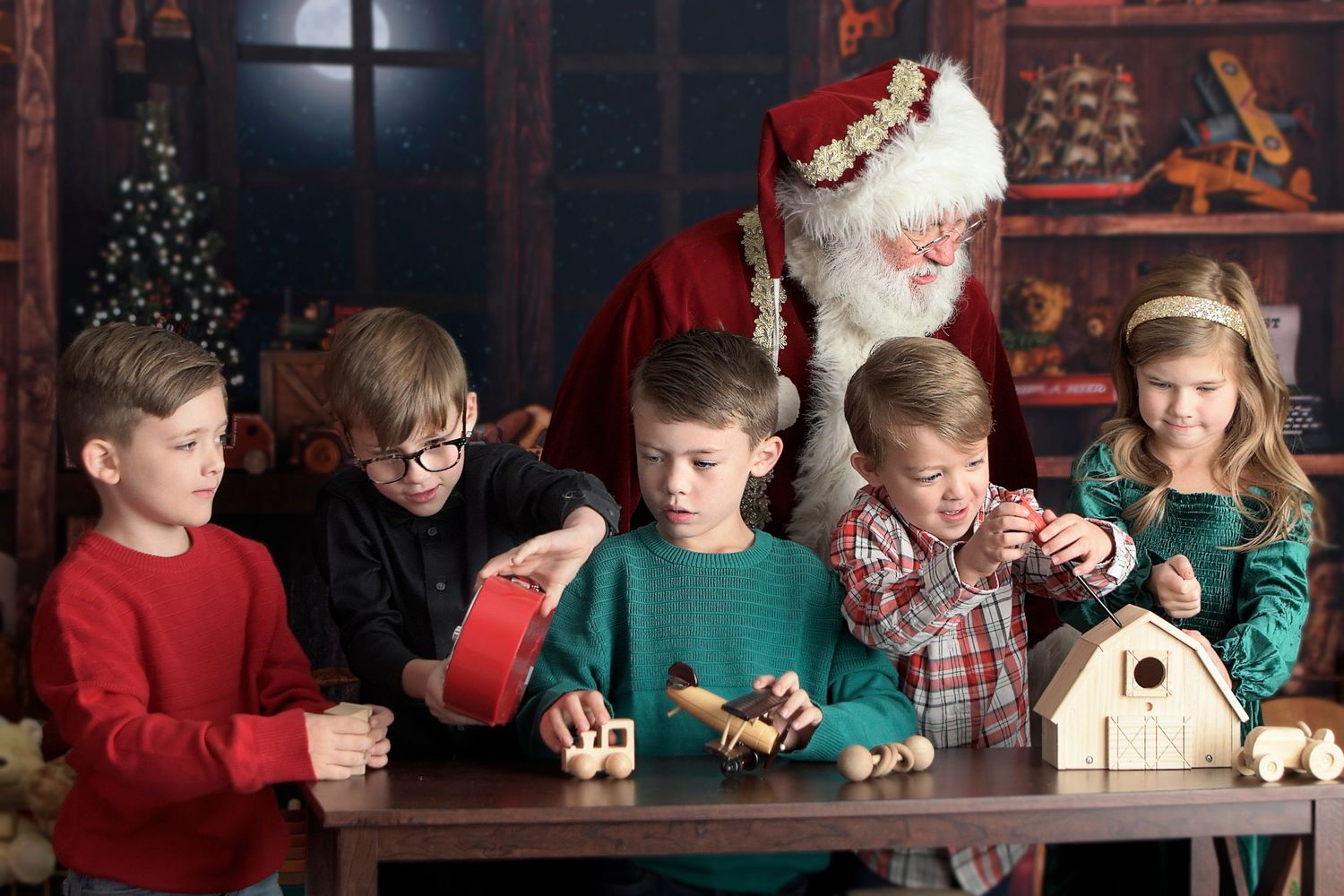 Large family photos in Arizona AZ with Santa Claus Mini sessions