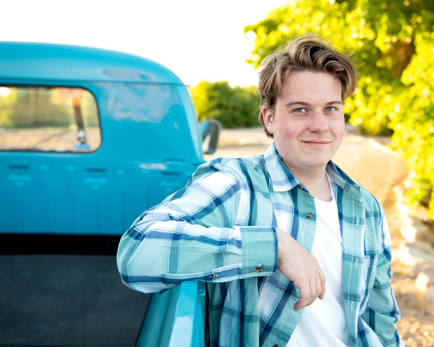 Old blue pick up truck vintage farm QUeen Creek San Tan Valley AZ Senior Graduation photos