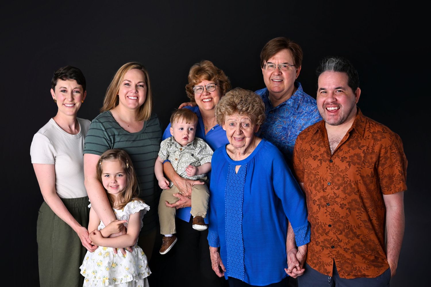 Extended large family portrait taken in Phoenix Arizona Olivia Grace Photography Studio