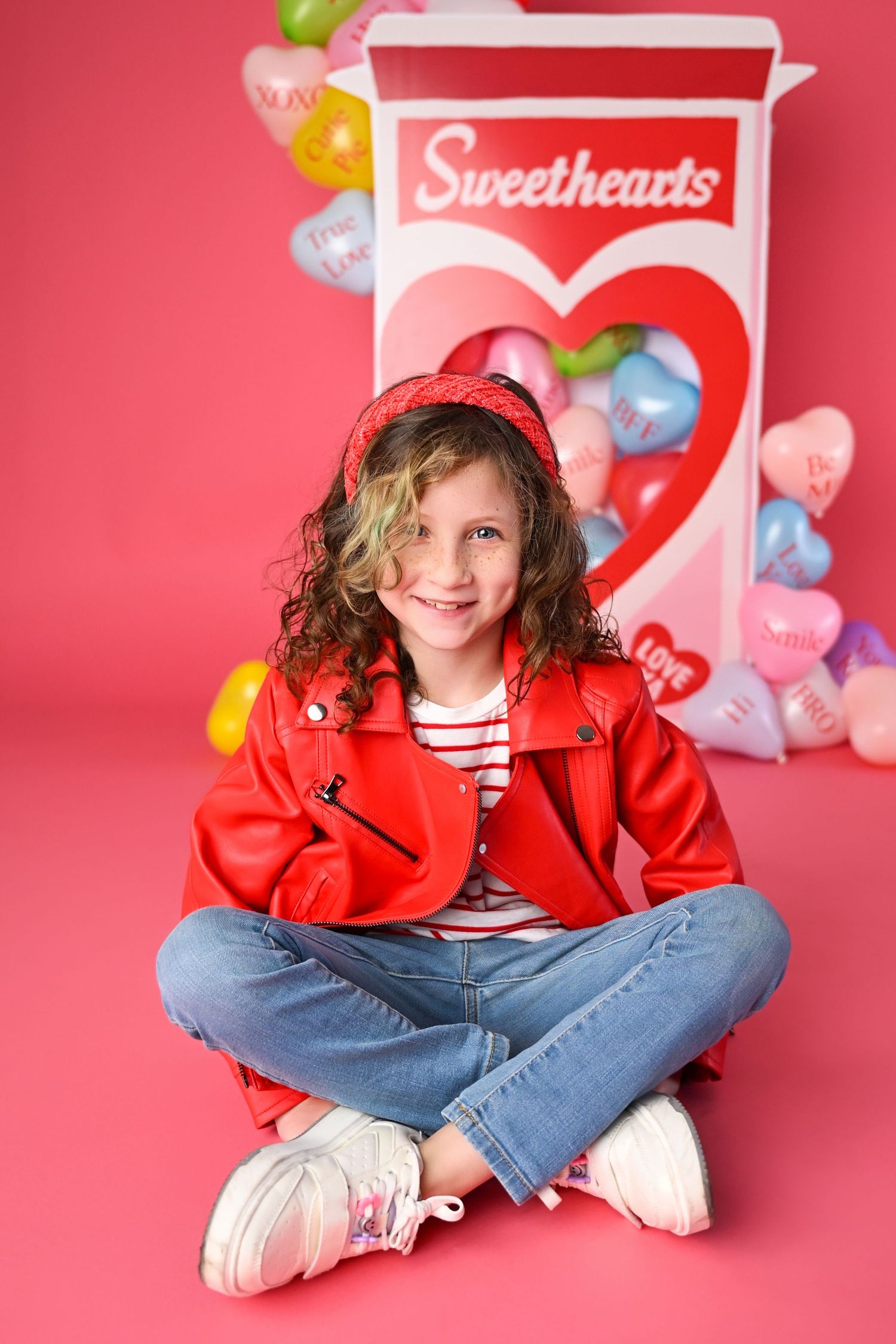 Valentines Day Arizona Mini Session Phoenix AZ Pink with Sweetheart Candys Balloon arch garland