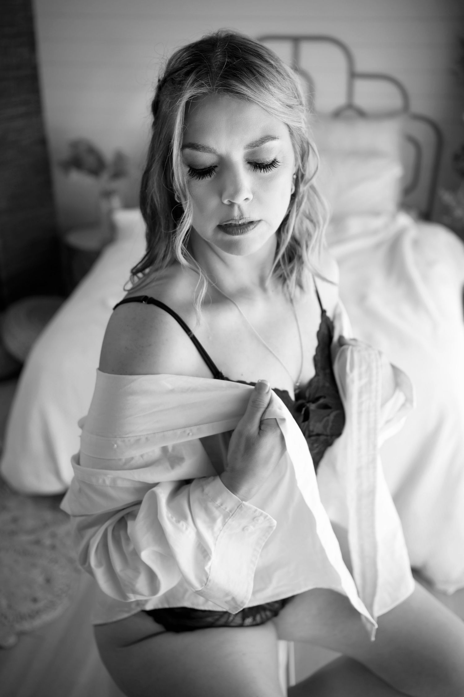 Modest light natural beautiful boudoir imagery luxury experience