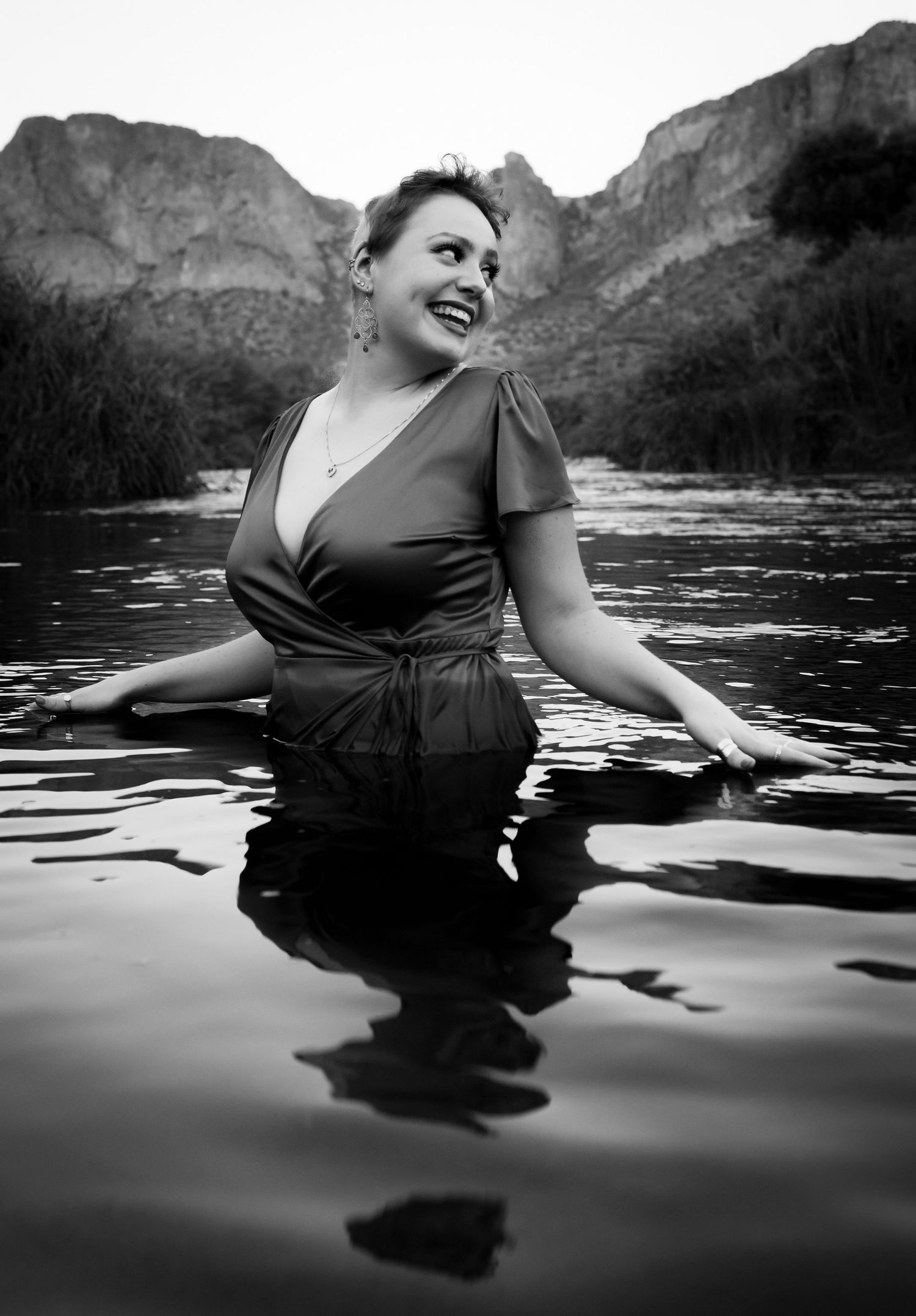 Salt River arizona golden hour outdoor in the river professional black and white senior portrait headshots for seniors graduation College