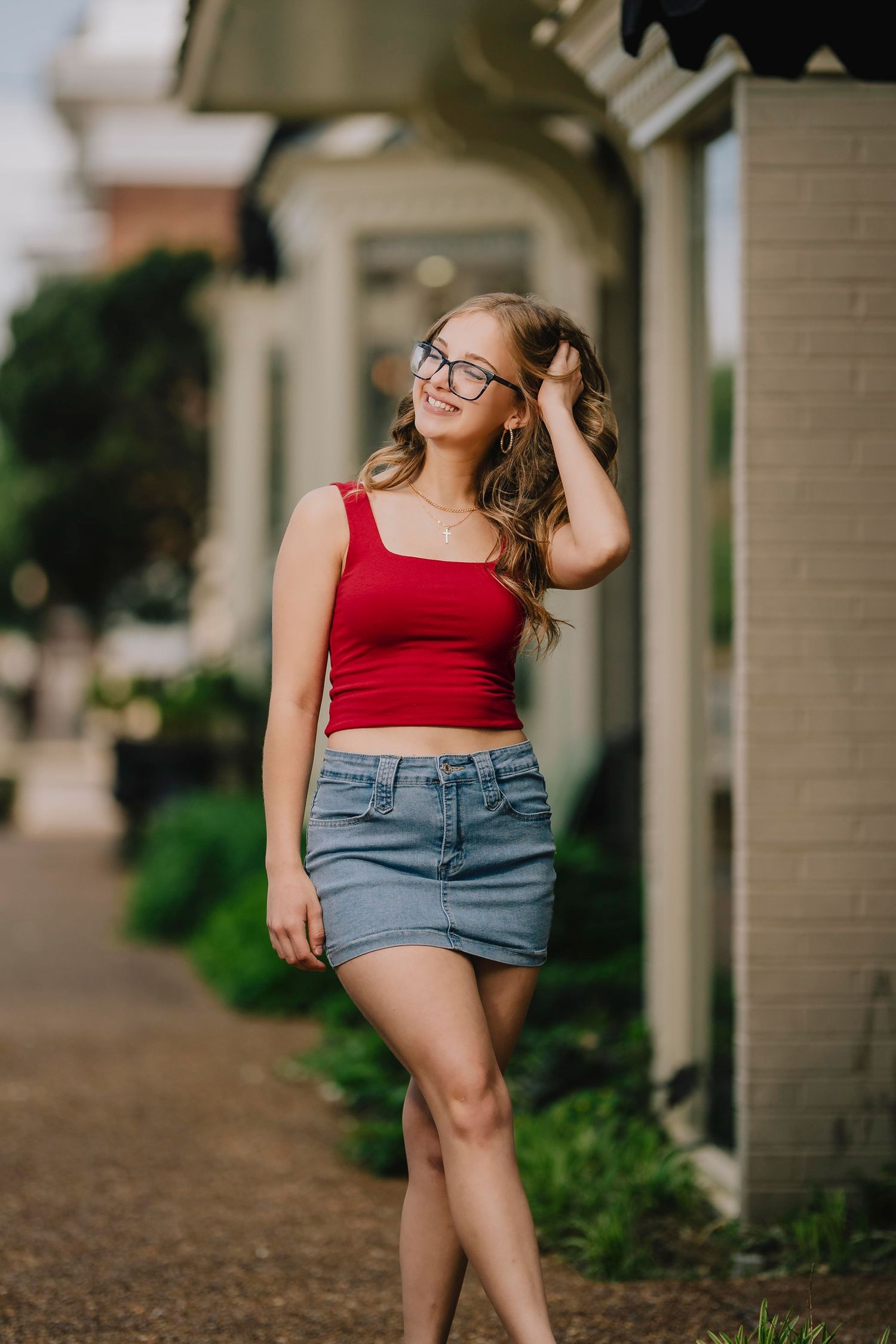 A casual summer portrait against a building exterior with natural lighting. Murfreesboro, Tennessee.