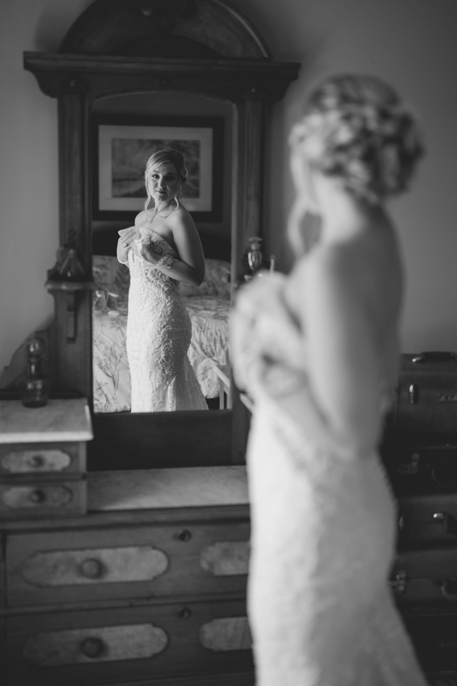 Black and white photo of bride looking in antique mirror. Sylvan side Farms, Virginia, Virginia.