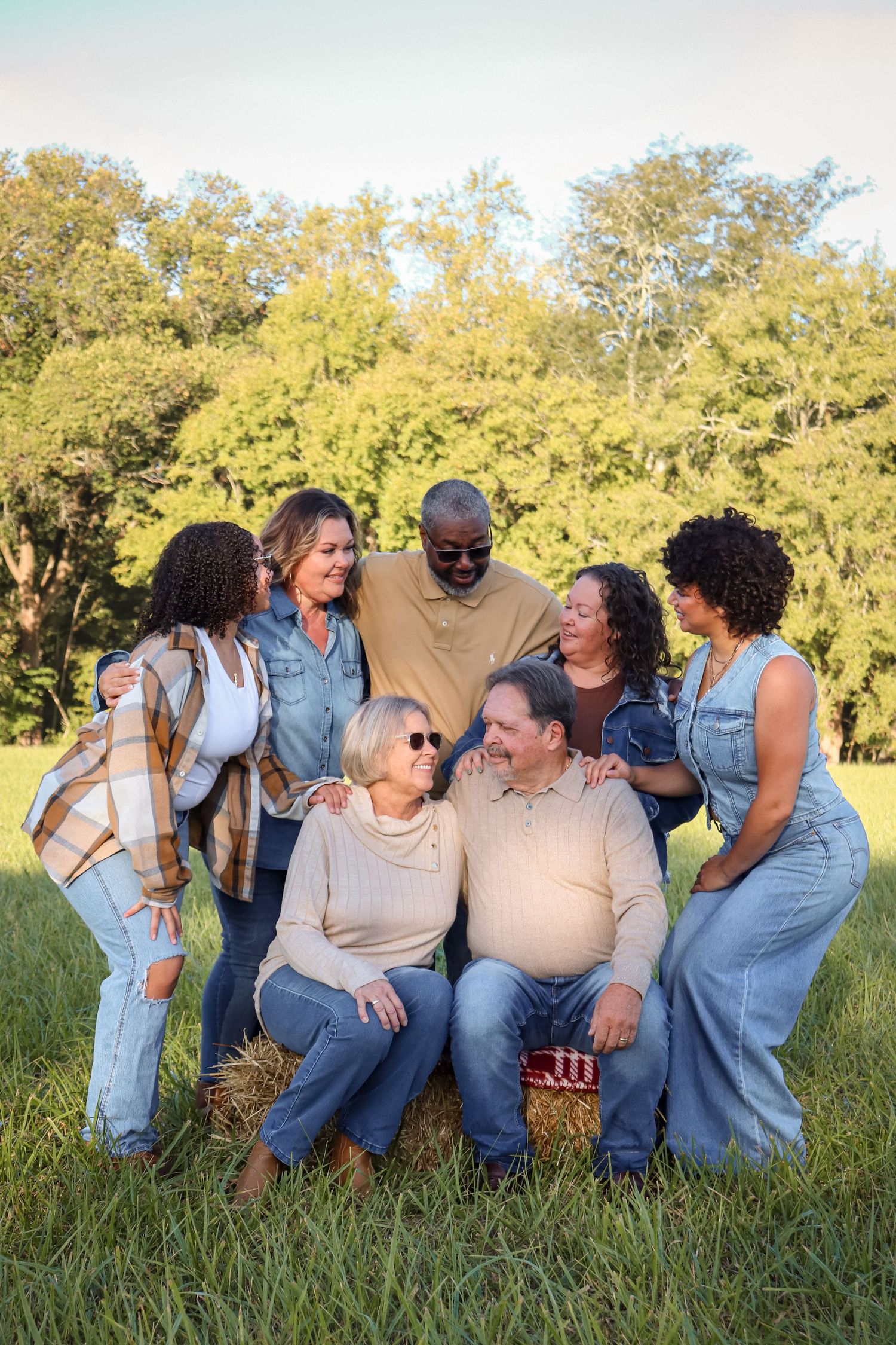 Candid lifestyle family session with large family, photographed in natural light.