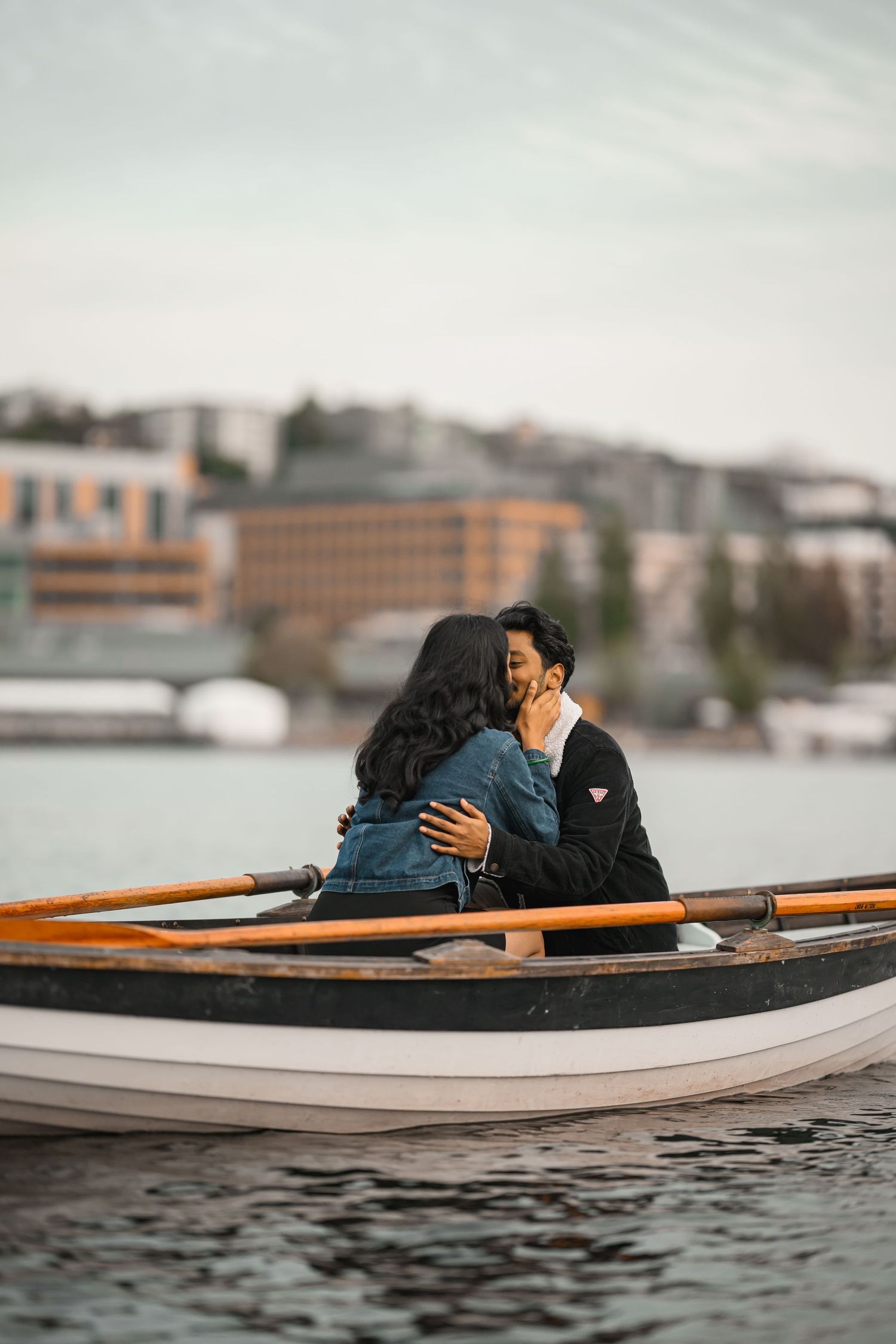 Out on the open water with the Seattle skyline behind, Lake Union proposal photographer, Seattle