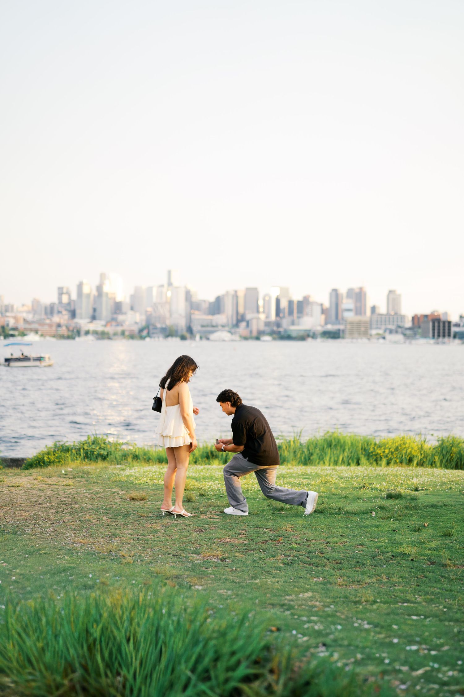 He gets down on one knee at Gas Works Park, Seattle surprise proposal photos