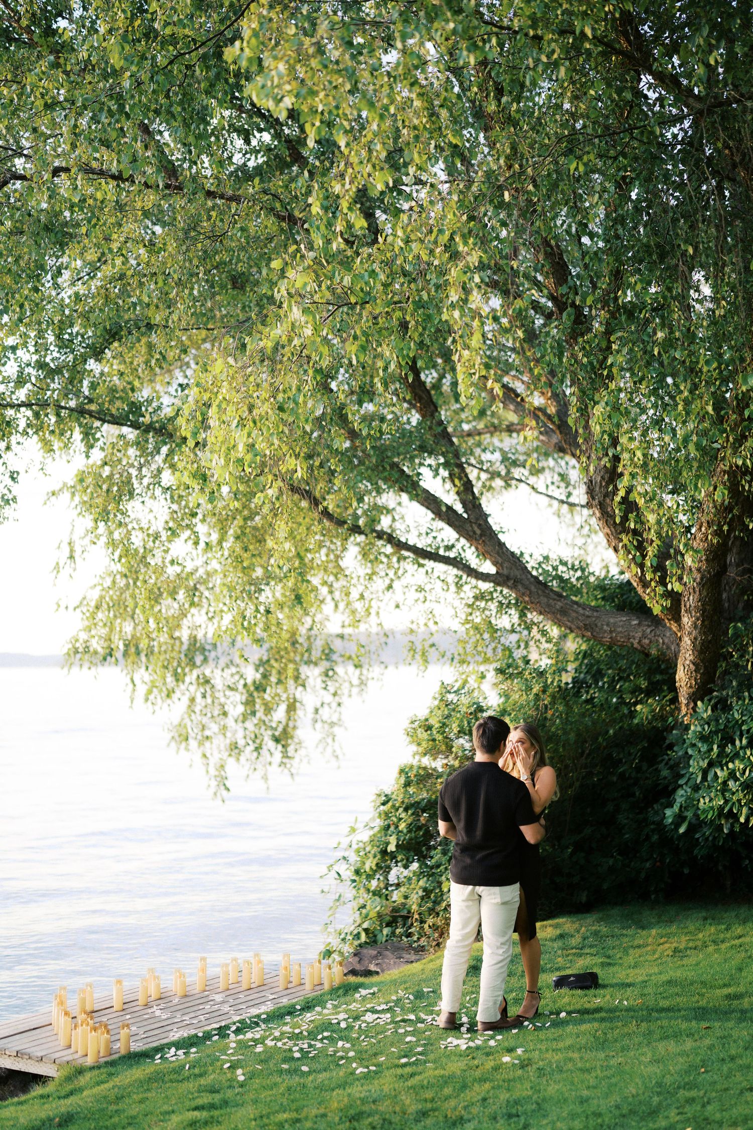 The couple under the willows with Lake Washington behind them, Carillon Point proposal photographer, Kirkland