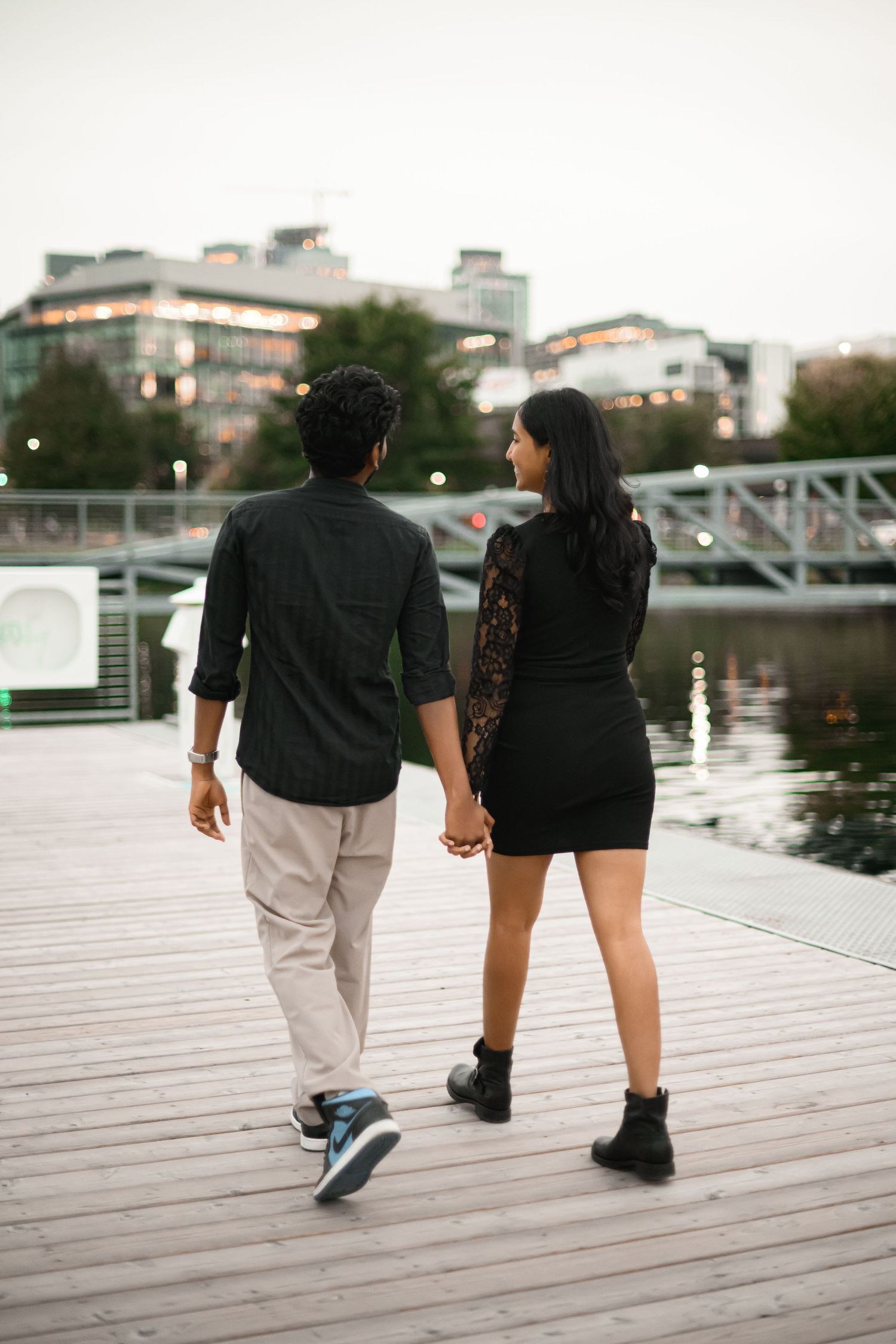 Heading toward the water before the proposal, Lake Union proposal photographer, Seattle