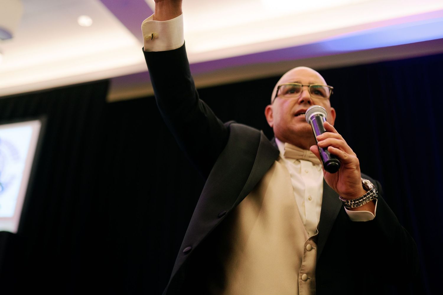 The host on the microphone during the awards, Hyatt Regency Lake Washington event photographer, Renton