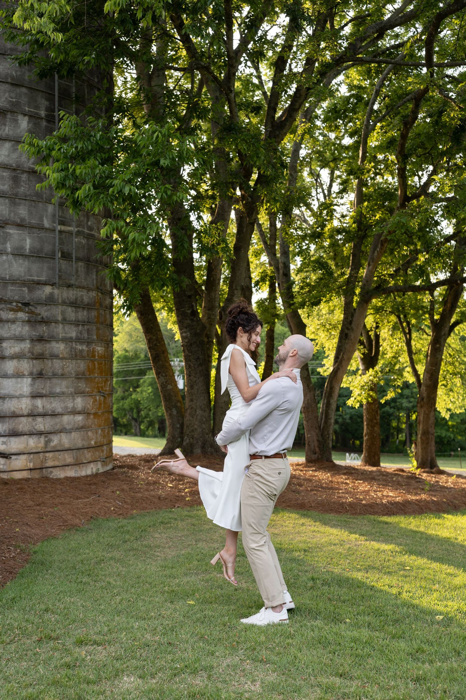 Dairy Barn photographer in Fort Mill, South Carolina, Natalie Wilson Photo takes a photo of a couple