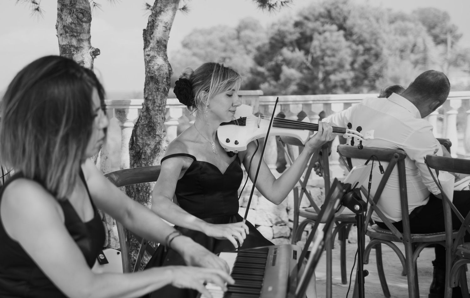 Live violinist and pianist performing during a wedding ceremony at Marques de Montemolar in Altea, Alicante, Spain