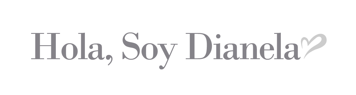 Gray cursive text logo reading Hola, Soy Dianela with a small heart accent on white background.