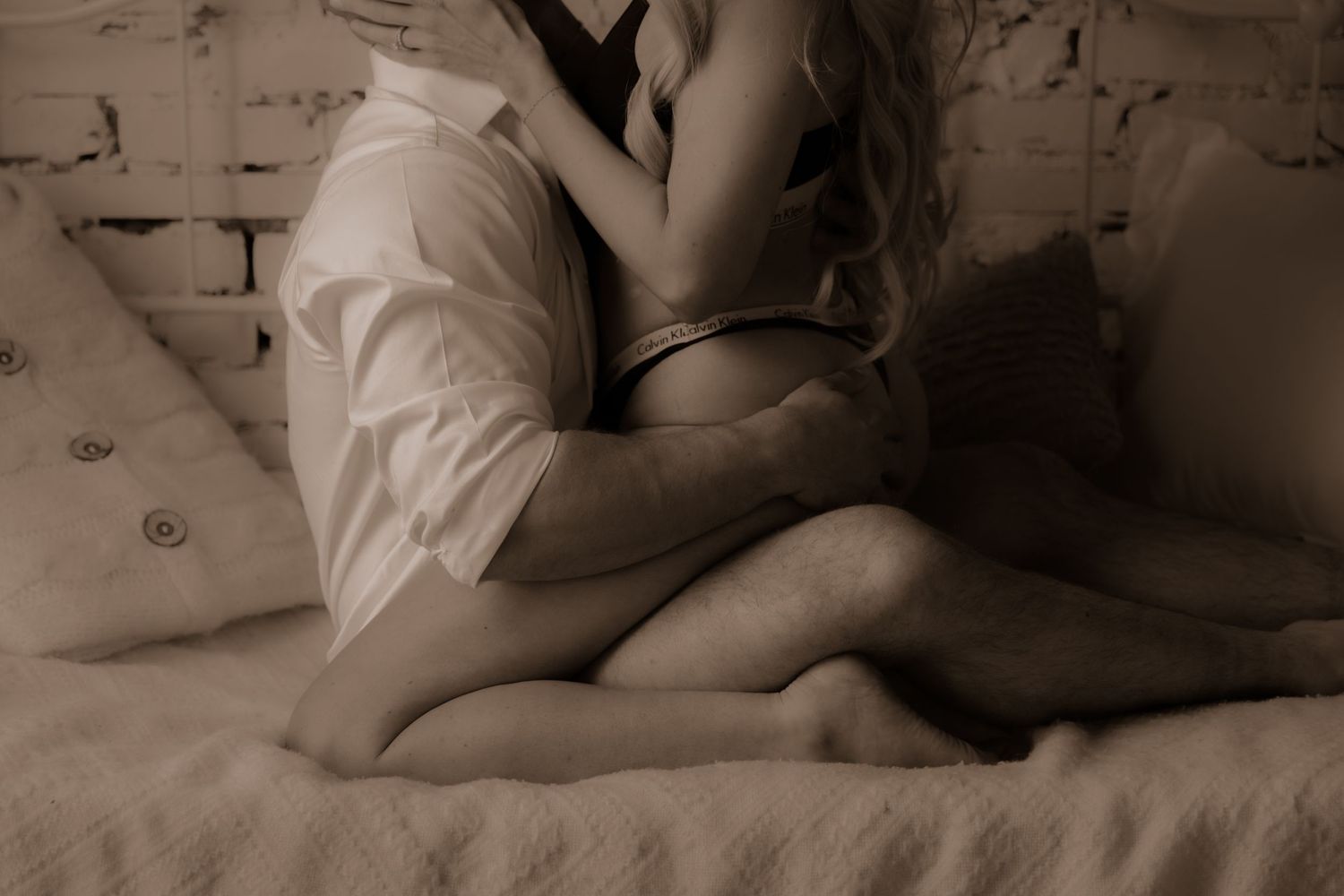 Sensual black and white boudoir photography in minimalist setting.