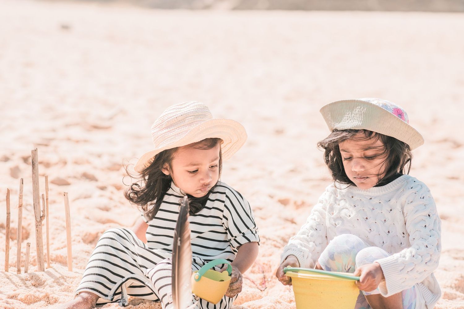Natural and joyful family moments captured on a Portuguese beach.