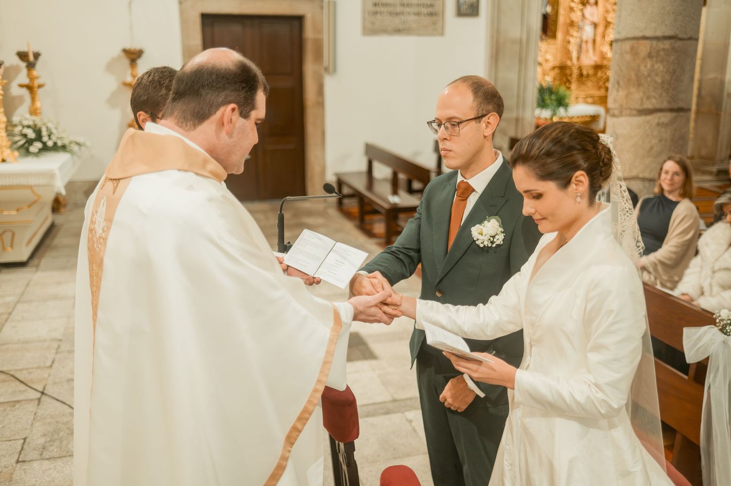 Emotional winter wedding celebration in Porto with cozy and festive atmosphere.