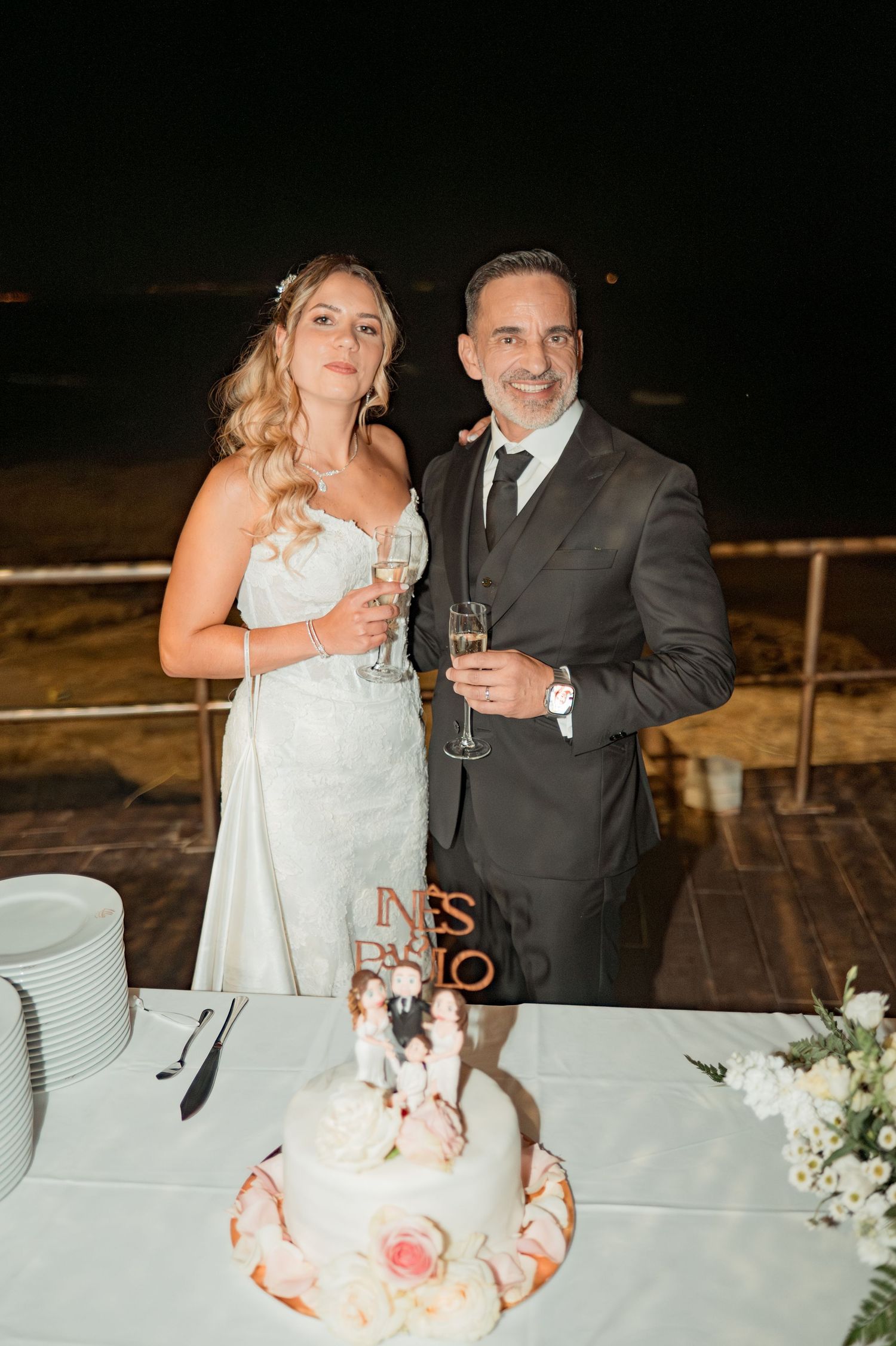 Natural wedding photography by the ocean in Parede, Portugal.