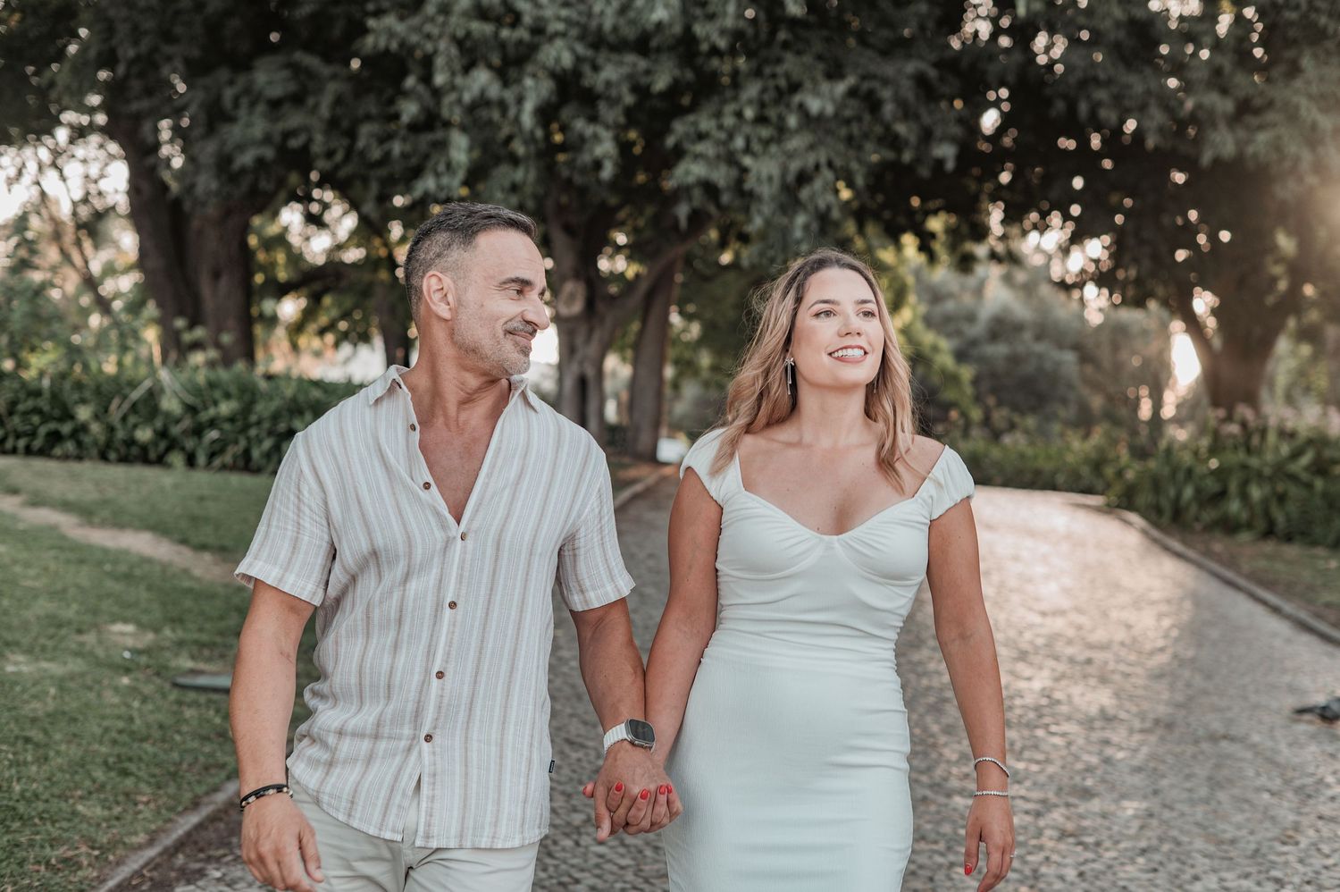 Pre-wedding photography in Belém, Lisbon, with candid moments of love and connection.