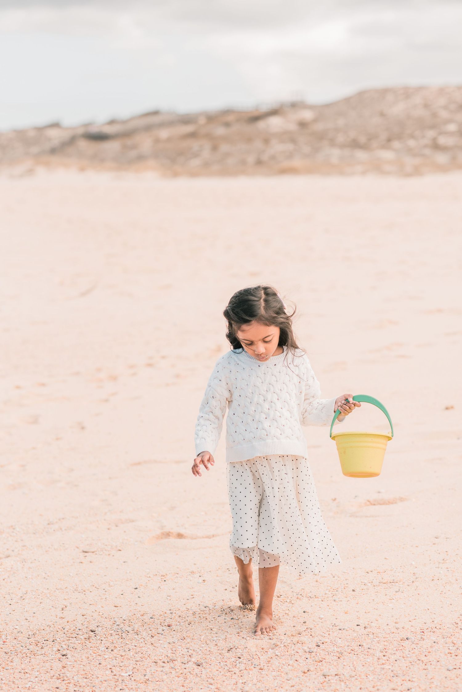 Natural and joyful family moments captured on a Portuguese beach.