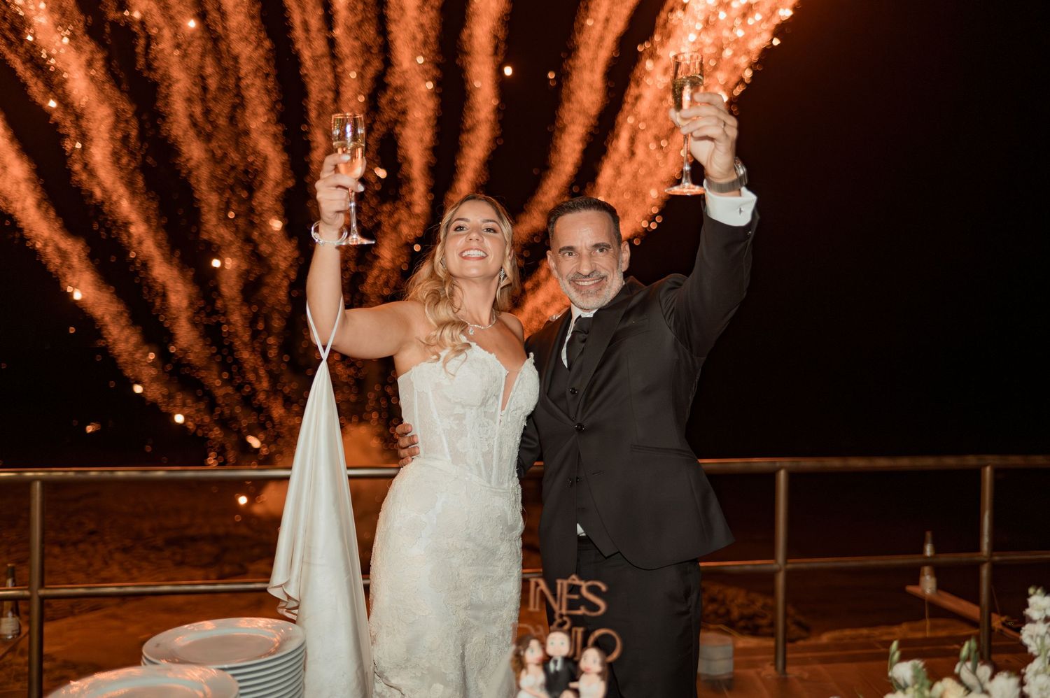 Natural wedding photography by the ocean in Parede, Portugal.