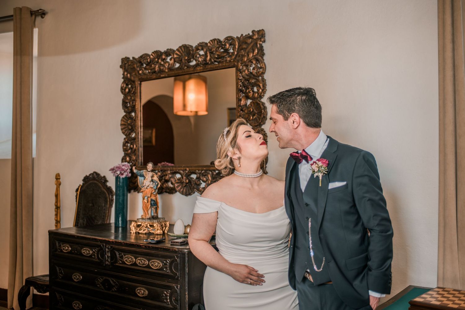 Couple from San Francisco celebrating their intimate wedding in Óbidos surrounded by close family and friends.