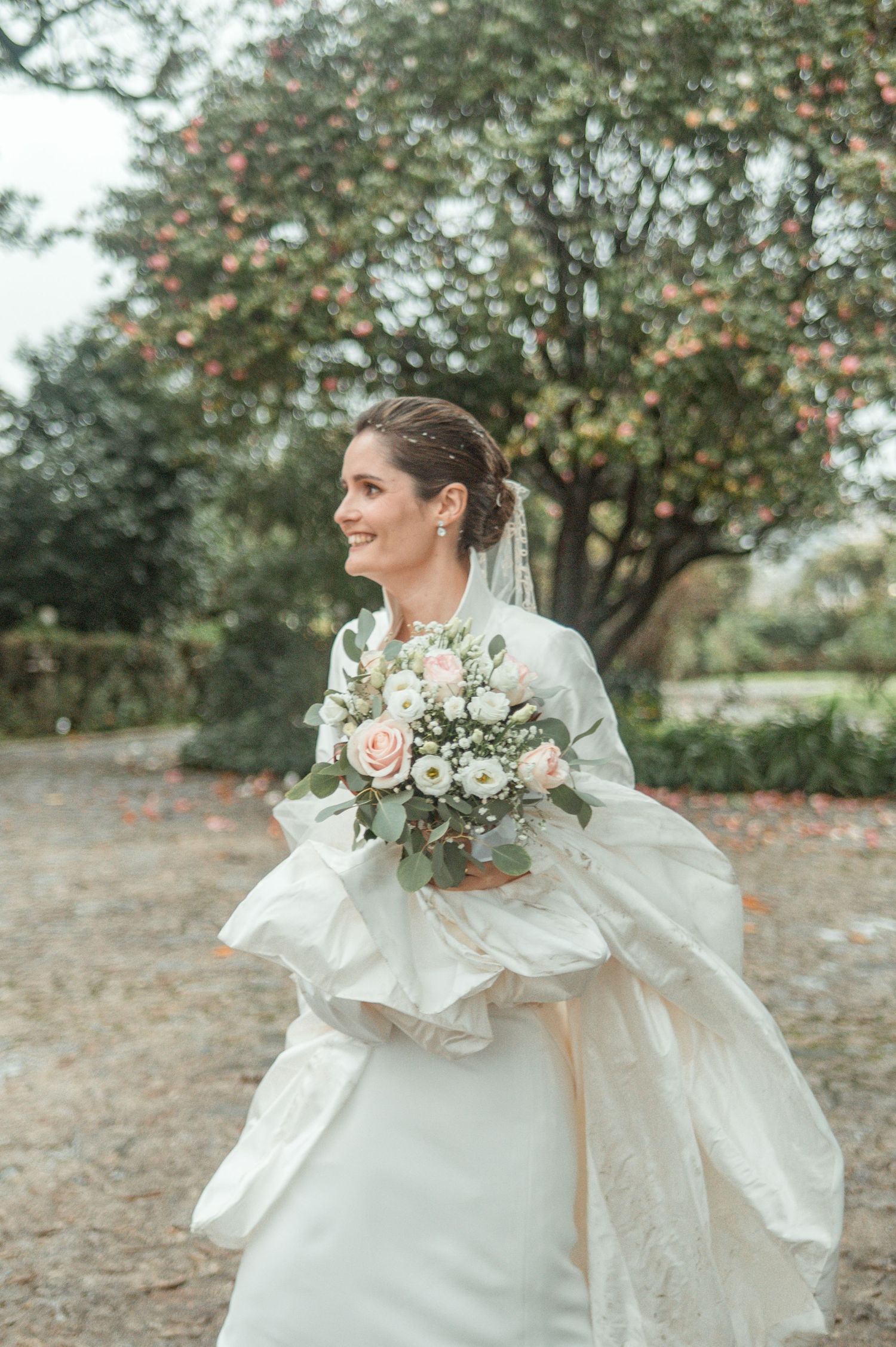 Emotional winter wedding celebration in Porto with cozy and festive atmosphere.