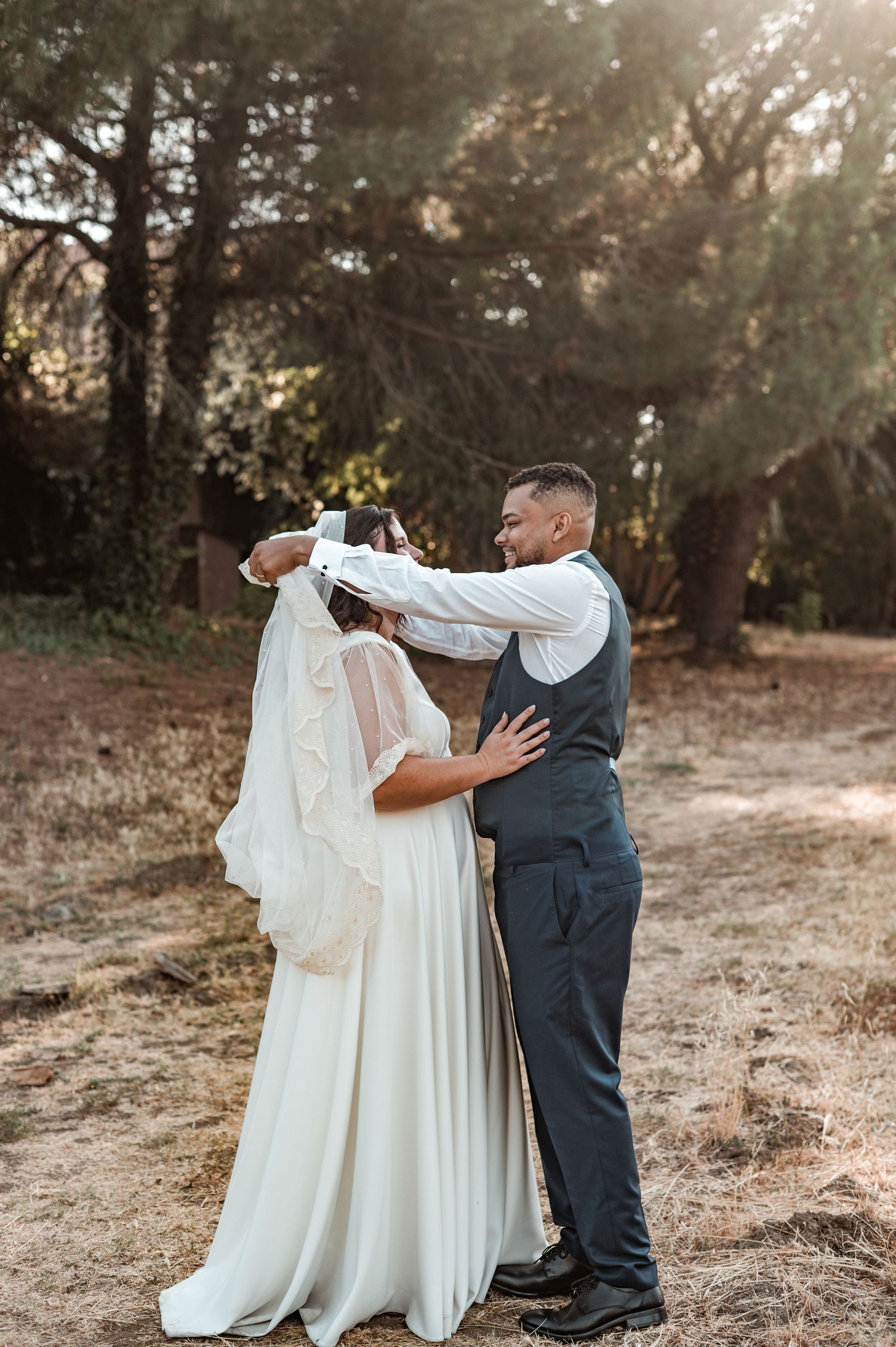 Newlyweds embracing in Évora during a relaxed and emotional sunset session.