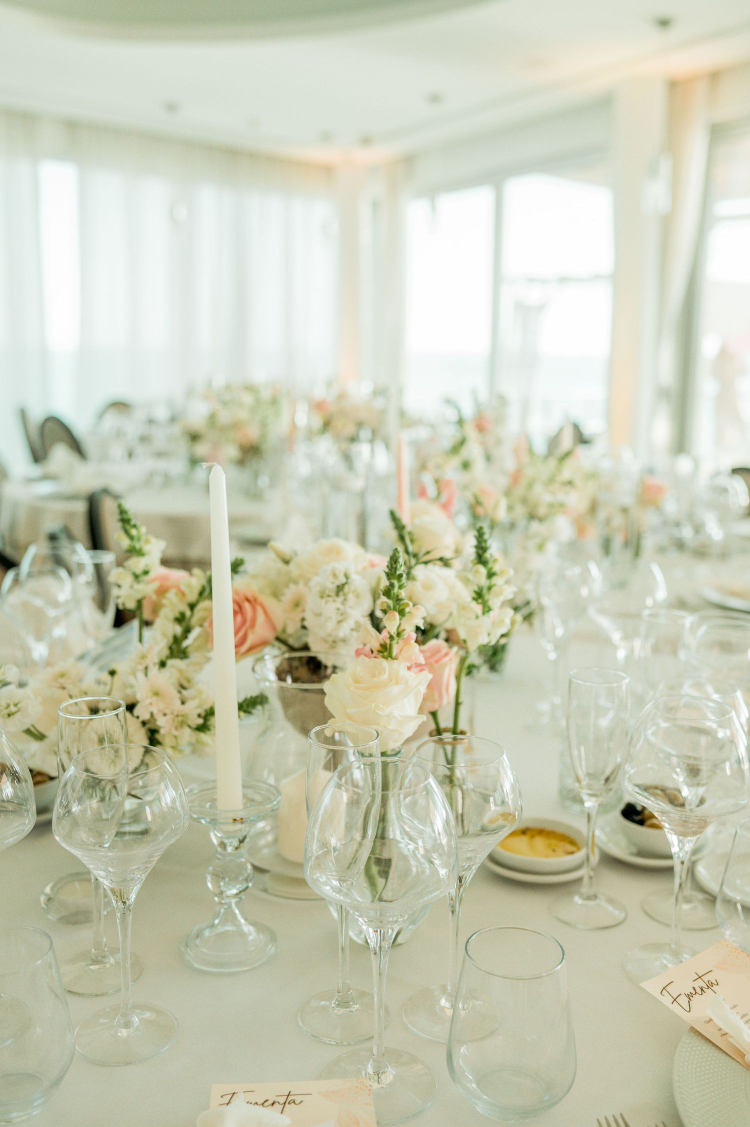 Wedding details photographed with a natural and timeless style.