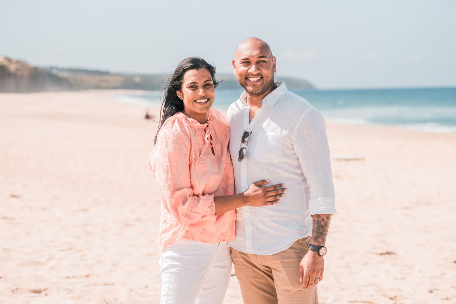 Natural and joyful family moments captured on a Portuguese beach.