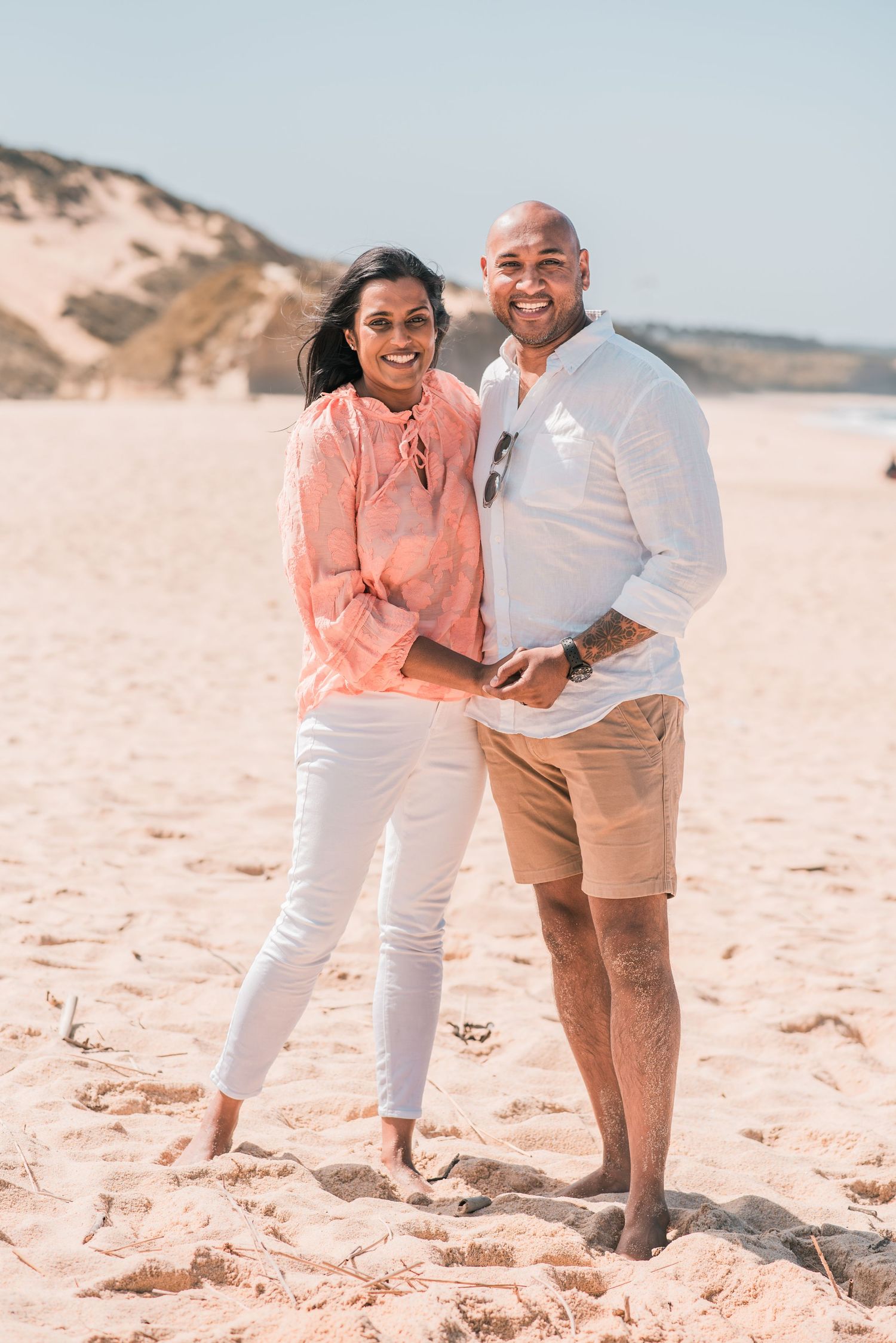 Natural and joyful family moments captured on a Portuguese beach.