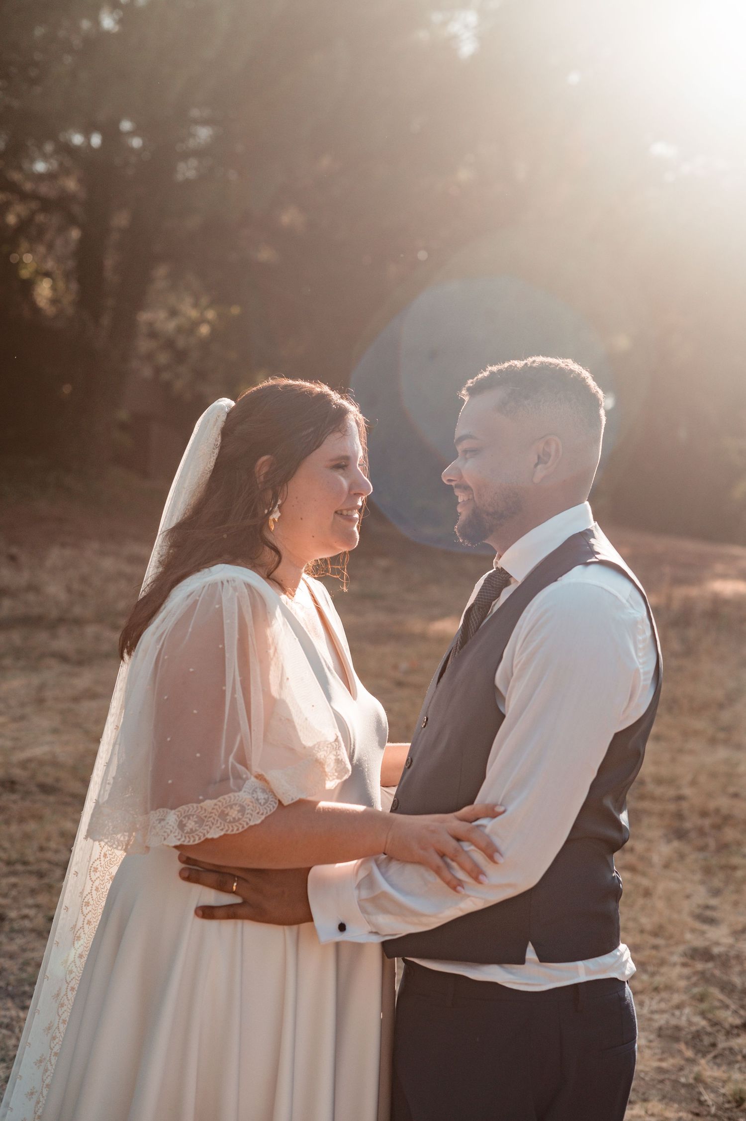 Romantic wedding couple session in Évora, Alentejo, during golden hour at sunset.