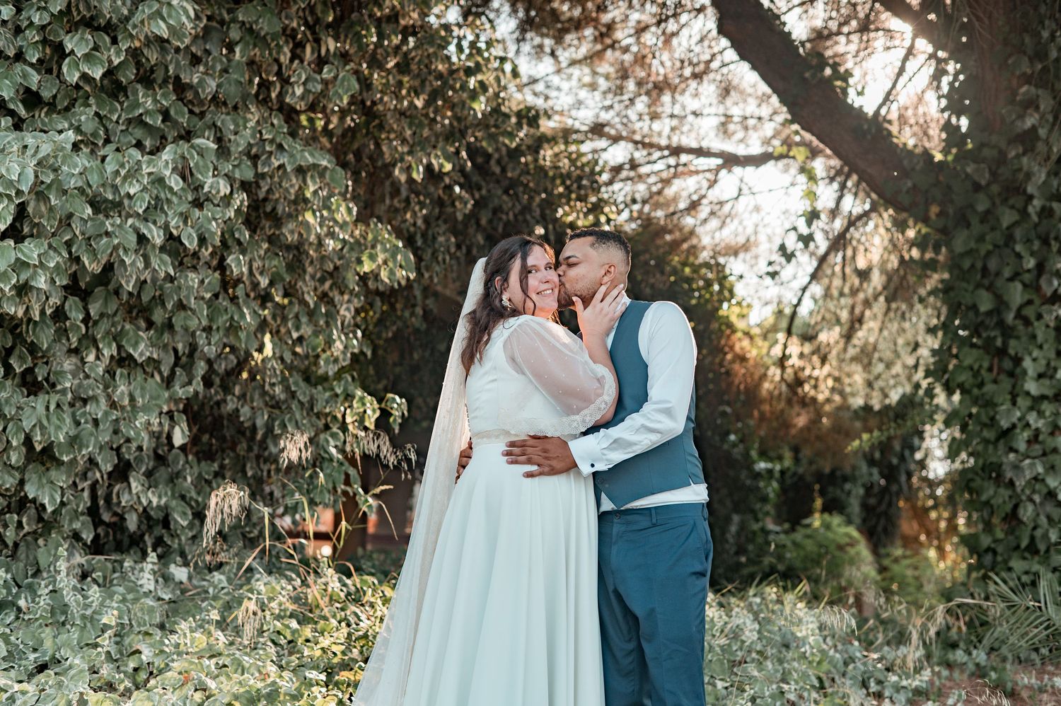 Destination wedding photography in Alentejo with authentic and intimate moments.