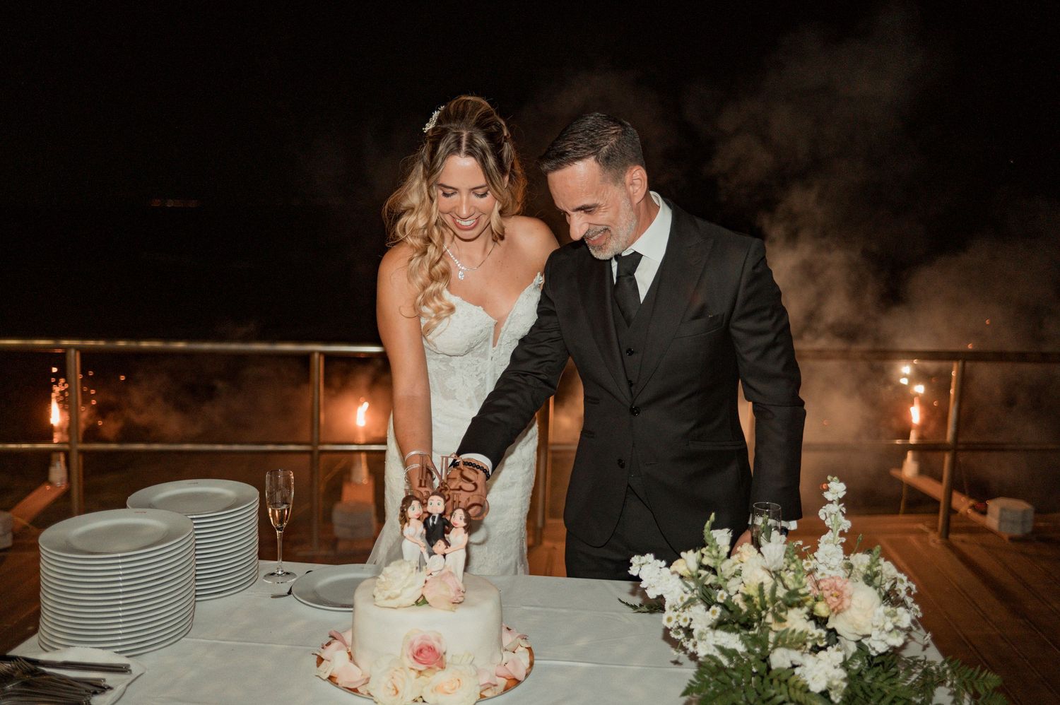Natural wedding photography by the ocean in Parede, Portugal.