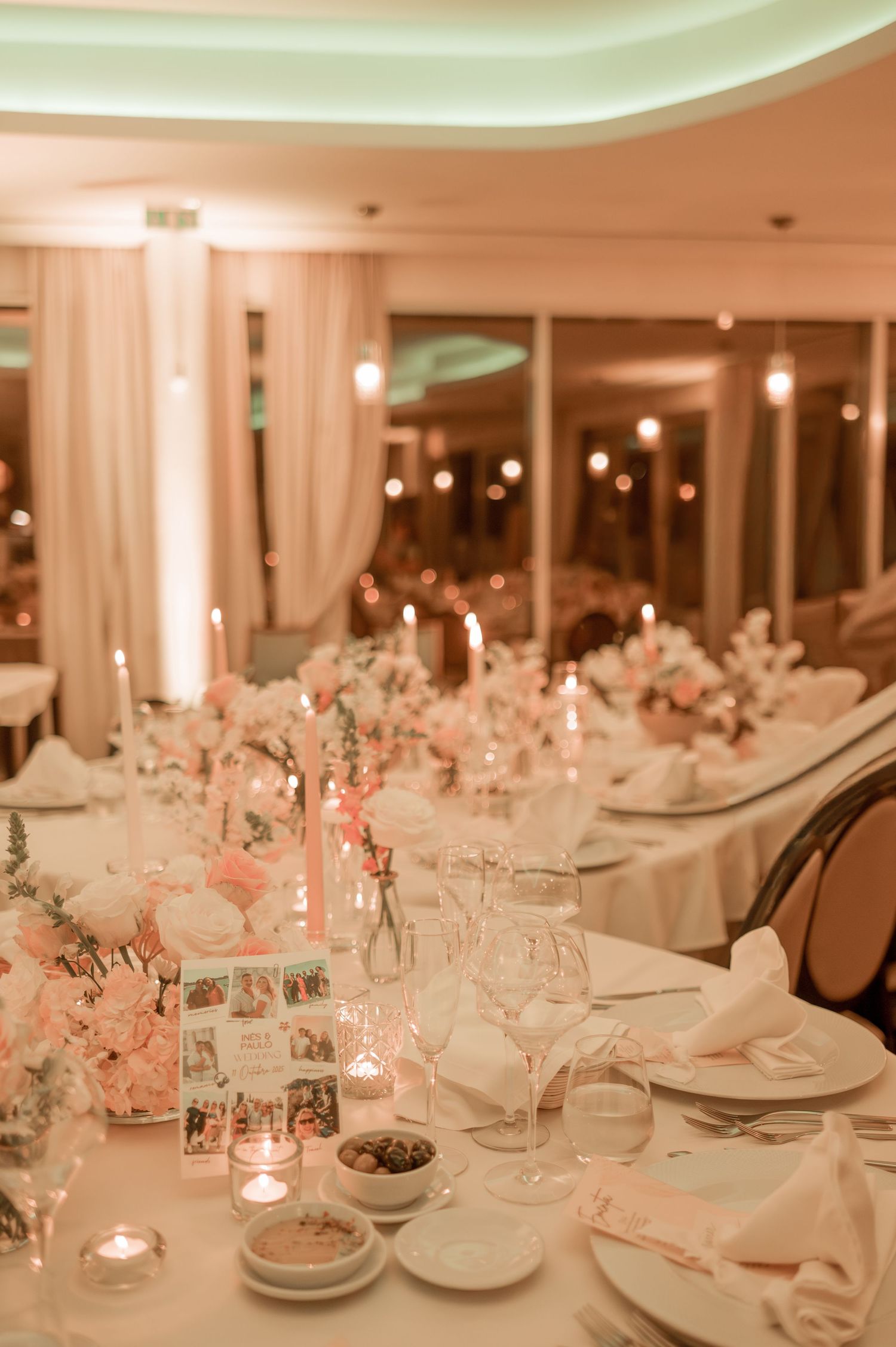 Details of an wedding overlooking the ocean in Parede, Portugal.