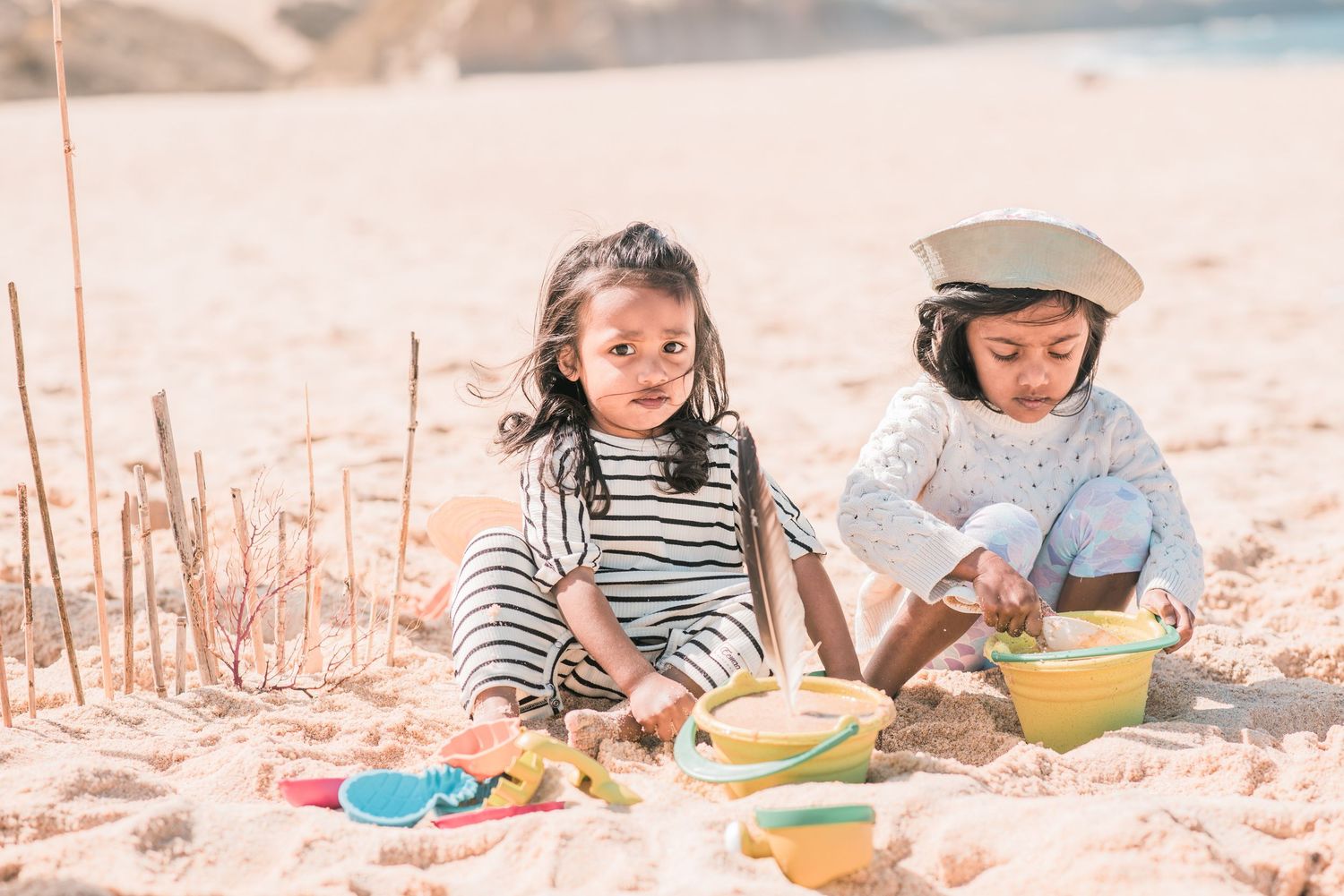 Natural and joyful family moments captured on a Portuguese beach.