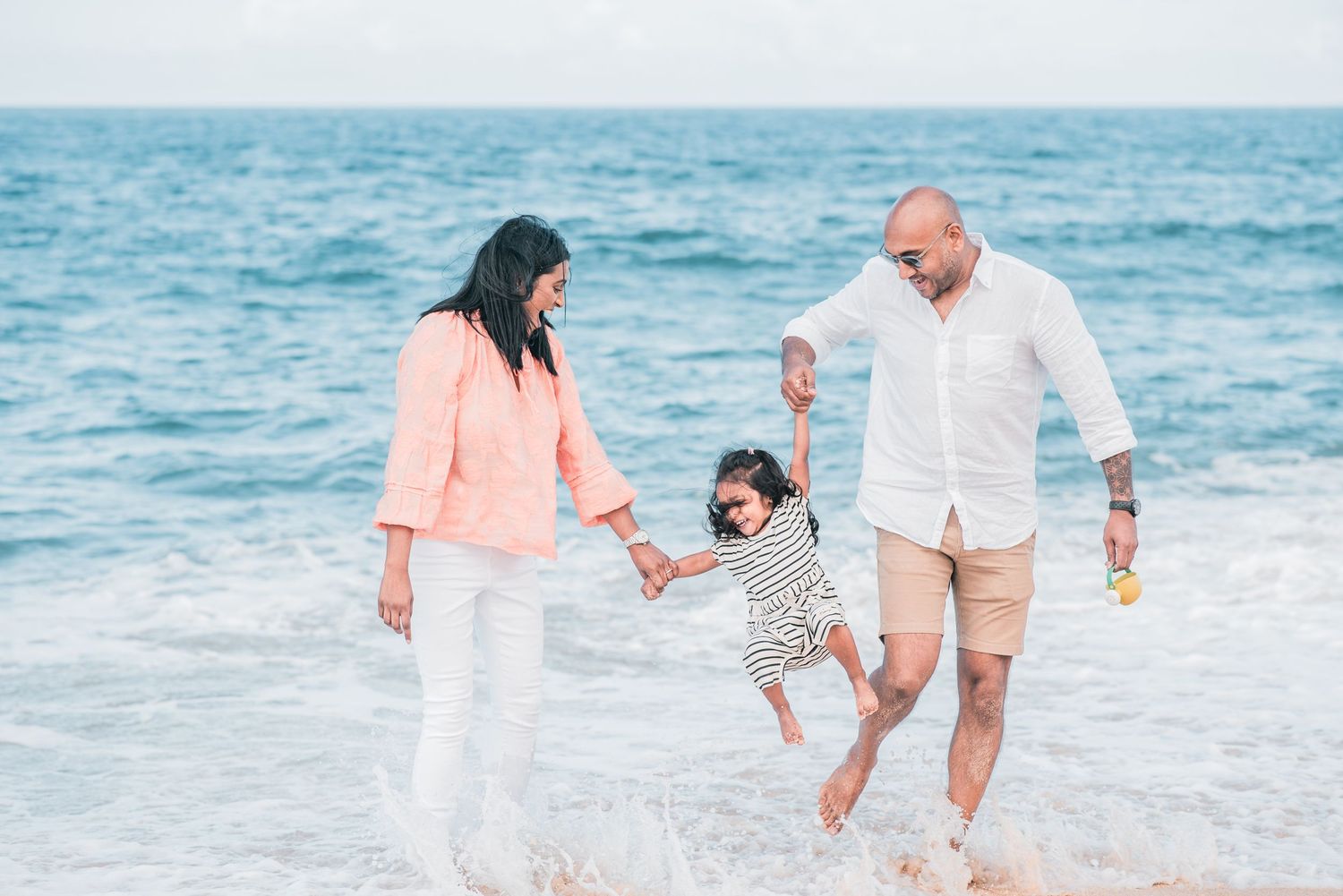 Natural and joyful family moments captured on a Portuguese beach.