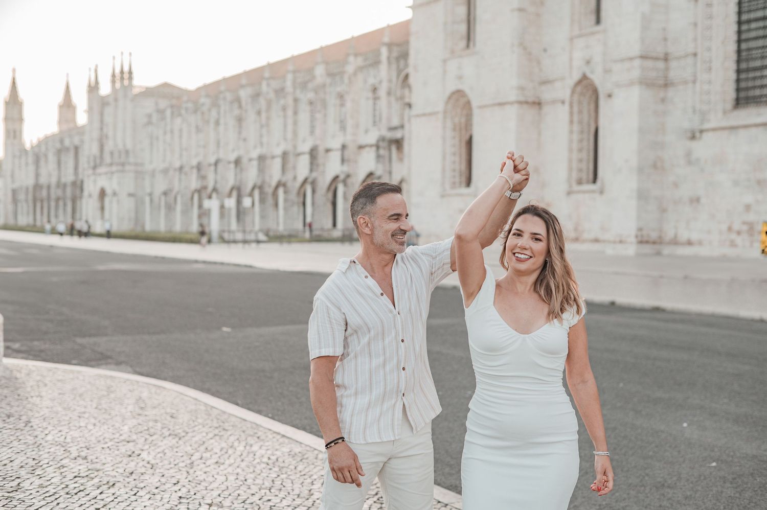 Engagement photography in Belém, Lisbon, capturing a couple walking hand in hand.