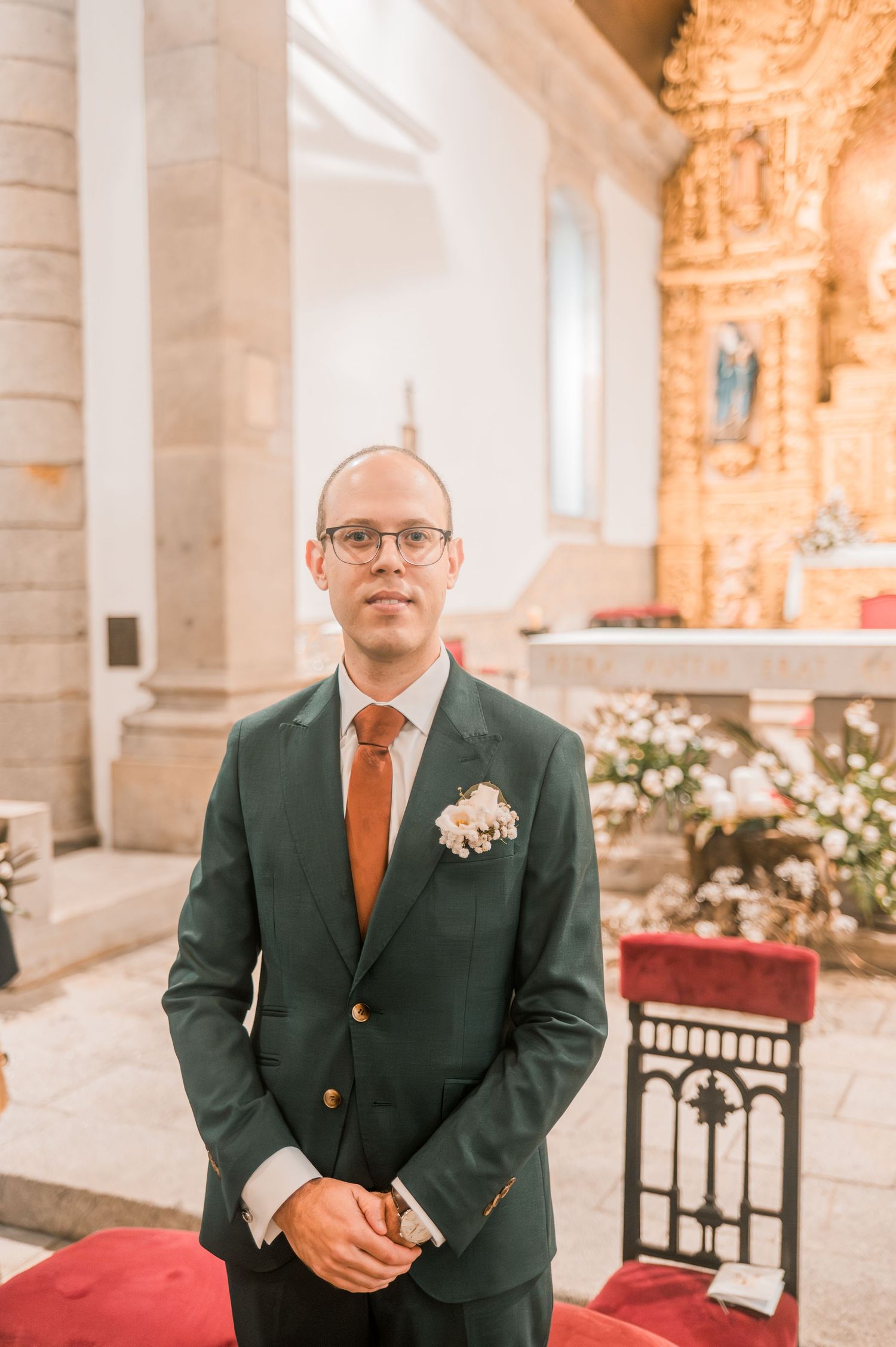 Emotional winter wedding celebration in Porto with cozy and festive atmosphere.