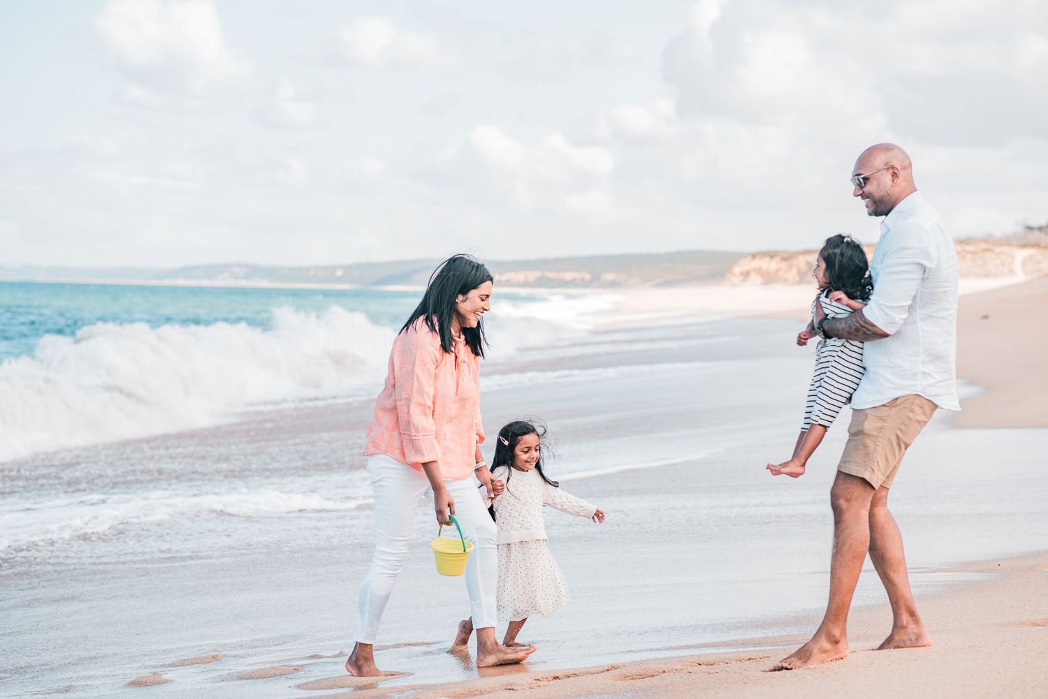 Natural and joyful family moments captured on a Portuguese beach.