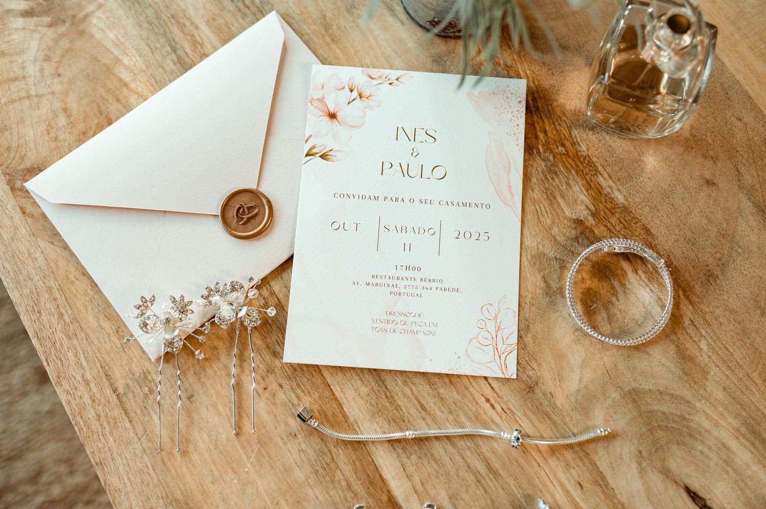 Wedding details photographed with a natural and timeless style.