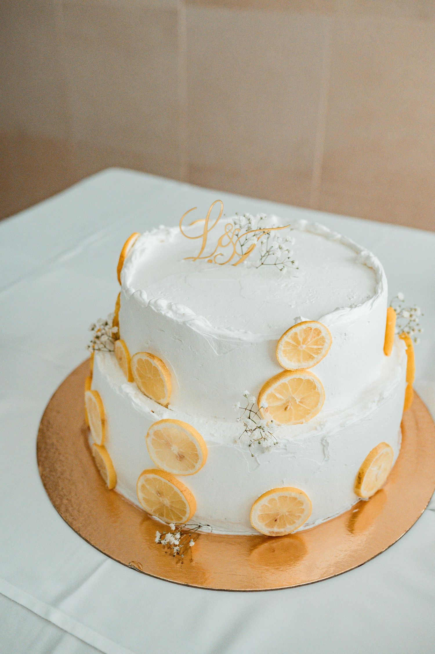 Destination wedding photography in Alentejo with authentic and intimate moments.
